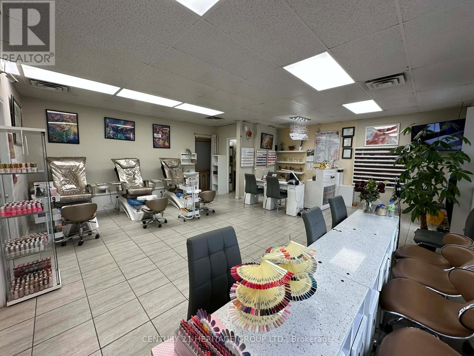 3 - 55 Parkdale Avenue N, Hamilton, Ontario  L8H 5W7 - Photo 5 - X12996200