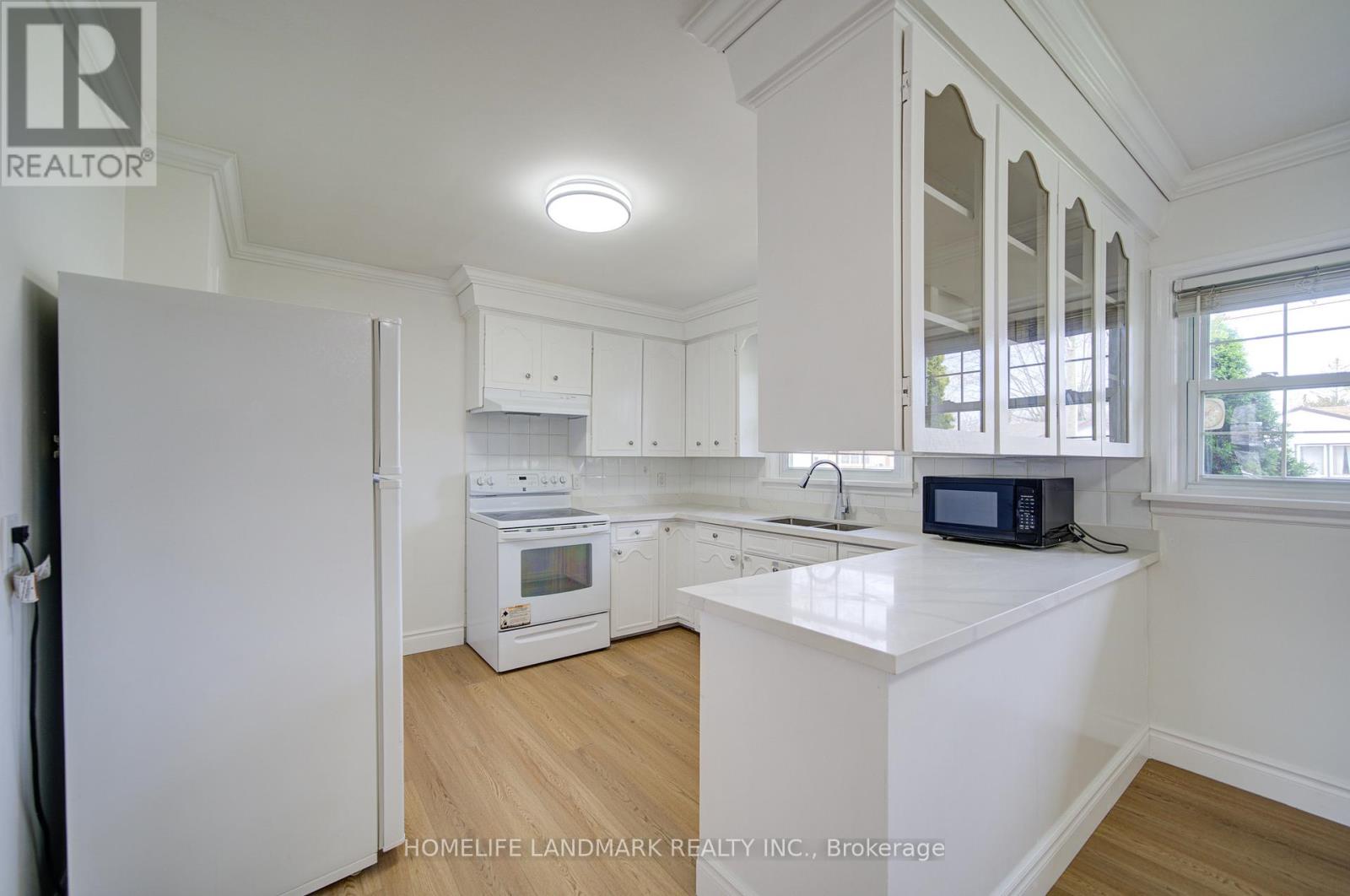 95 Jacobson Avenue, St. Catharines, Ontario  L2T 3A4 - Photo 25 - X12996276