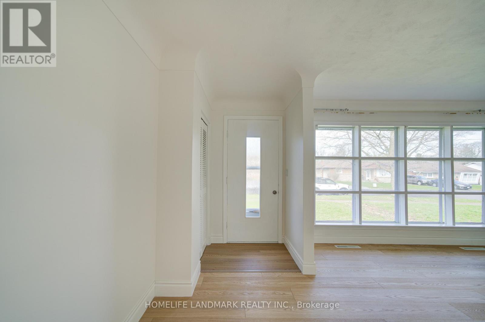 95 Jacobson Avenue, St. Catharines, Ontario  L2T 3A4 - Photo 4 - X12996276