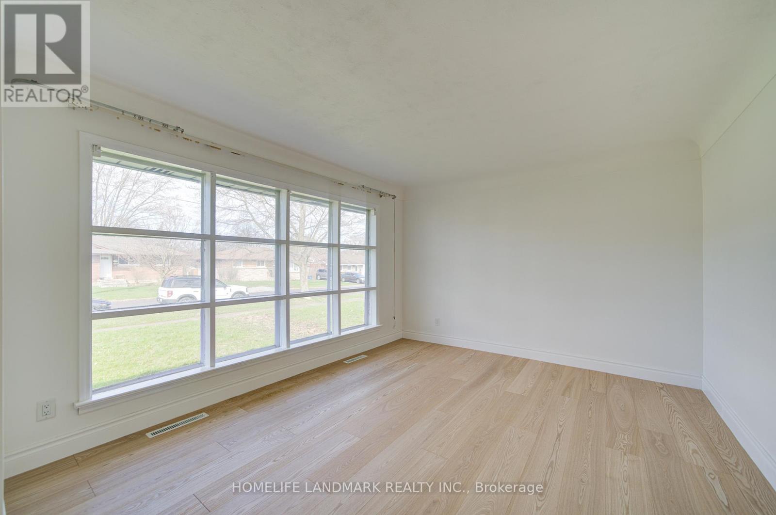 95 Jacobson Avenue, St. Catharines, Ontario  L2T 3A4 - Photo 5 - X12996276