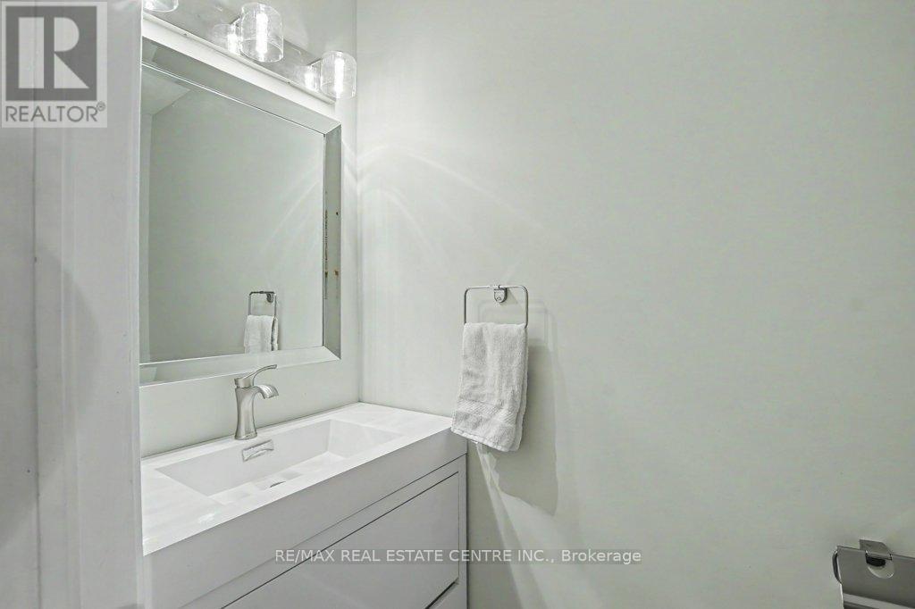 32 Marisa Street, Kitchener, Ontario  N2K 3V8 - Photo 17 - X12996302