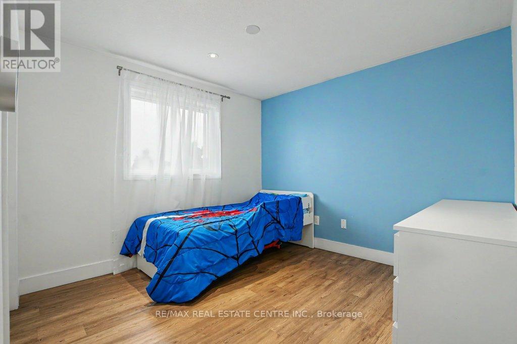 32 Marisa Street, Kitchener, Ontario  N2K 3V8 - Photo 18 - X12996302