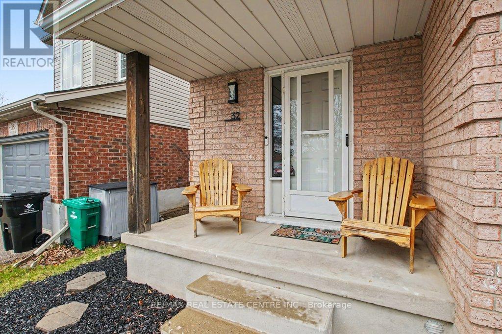 32 Marisa Street, Kitchener, Ontario  N2K 3V8 - Photo 5 - X12996302