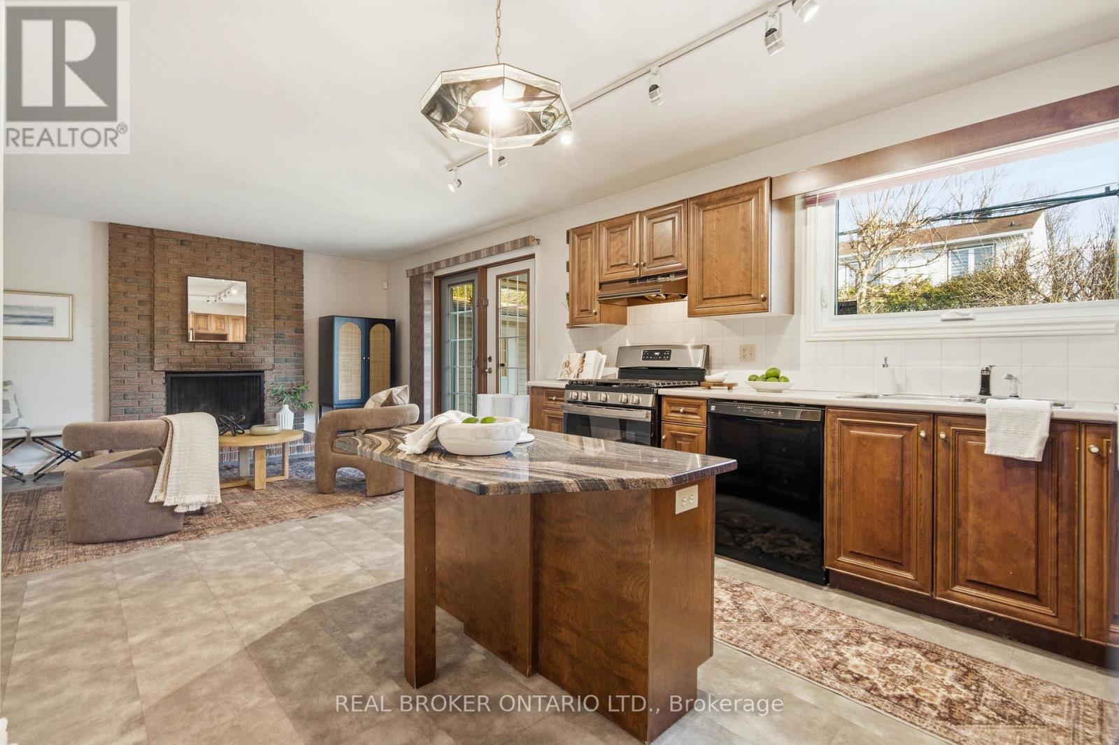 1294 Fernwood Drive, Ottawa, Ontario K1V 7J9 - Photo 12 - X12996380