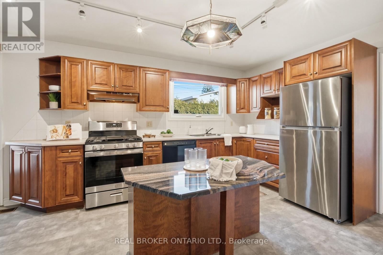 1294 Fernwood Drive, Ottawa, Ontario K1V 7J9 - Photo 13 - X12996380