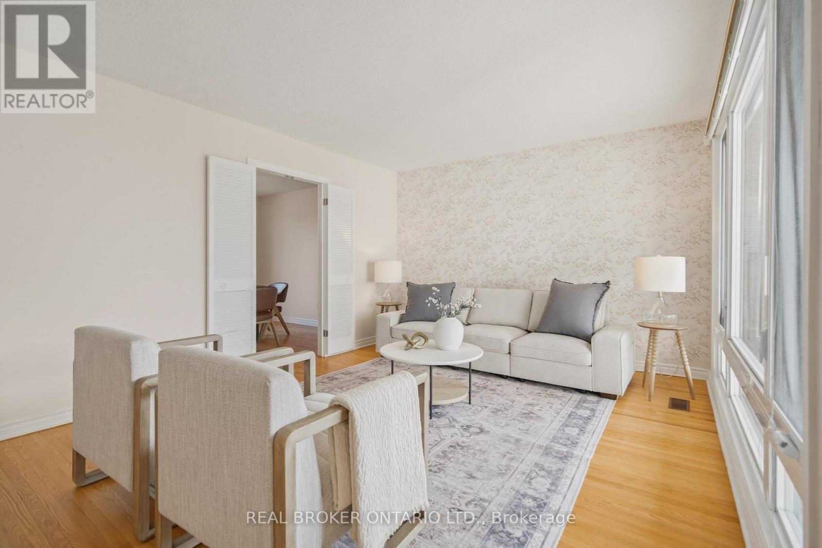 1294 Fernwood Drive, Ottawa, Ontario K1V 7J9 - Photo 6 - X12996380