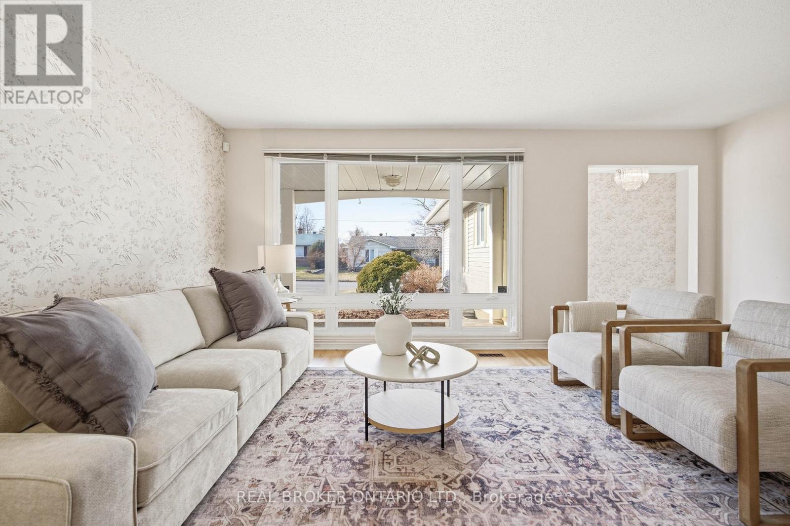 1294 Fernwood Drive, Ottawa, Ontario K1V 7J9 - Photo 8 - X12996380