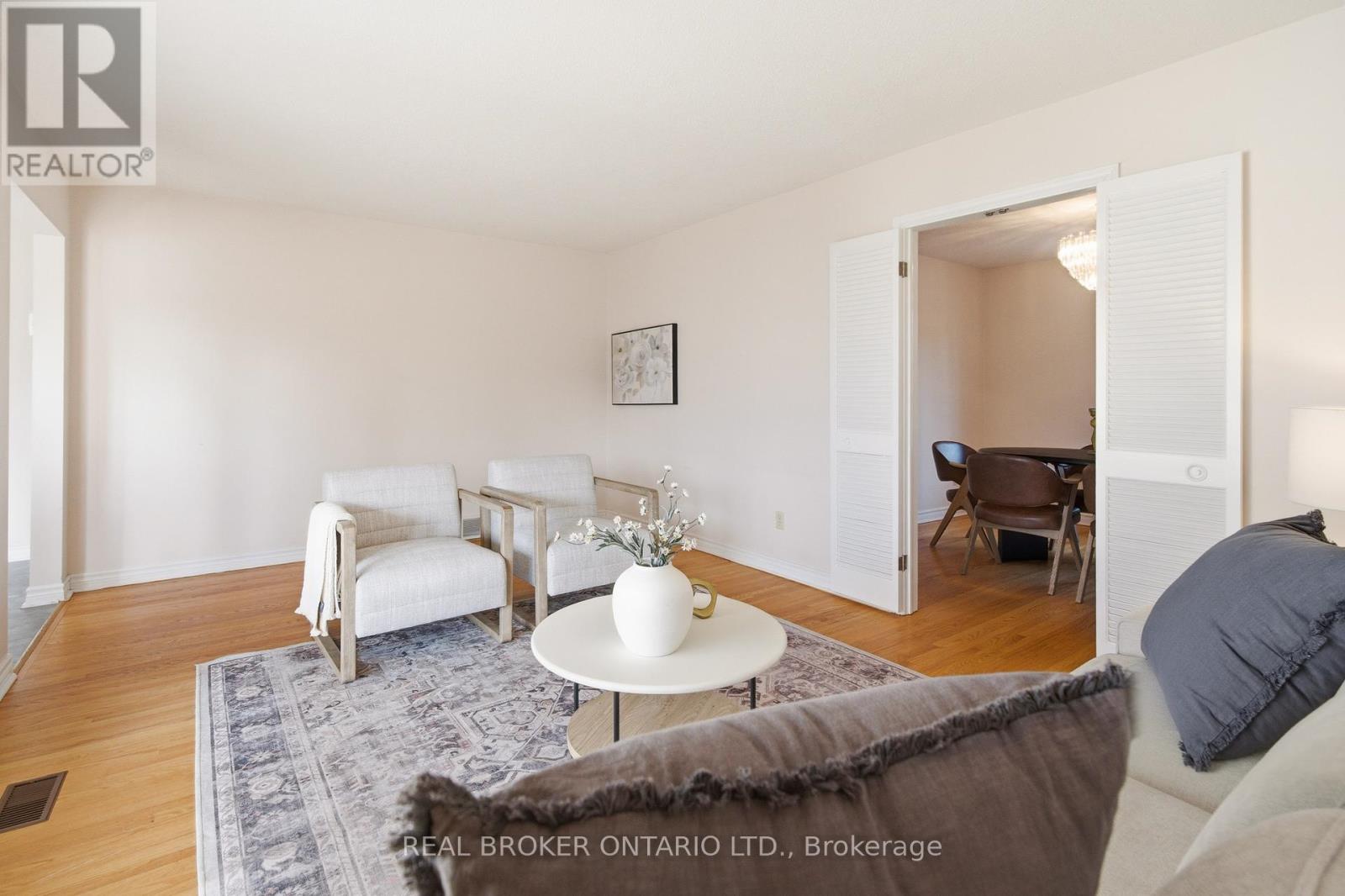 1294 Fernwood Drive, Ottawa, Ontario K1V 7J9 - Photo 9 - X12996380