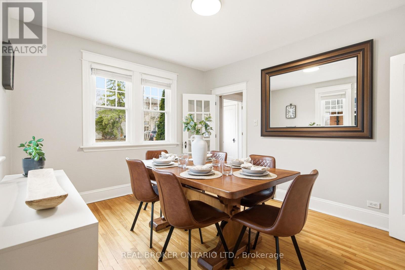 496 Hartleigh Avenue, Ottawa, Ontario  K2B 5J6 - Photo 3 - X12996394