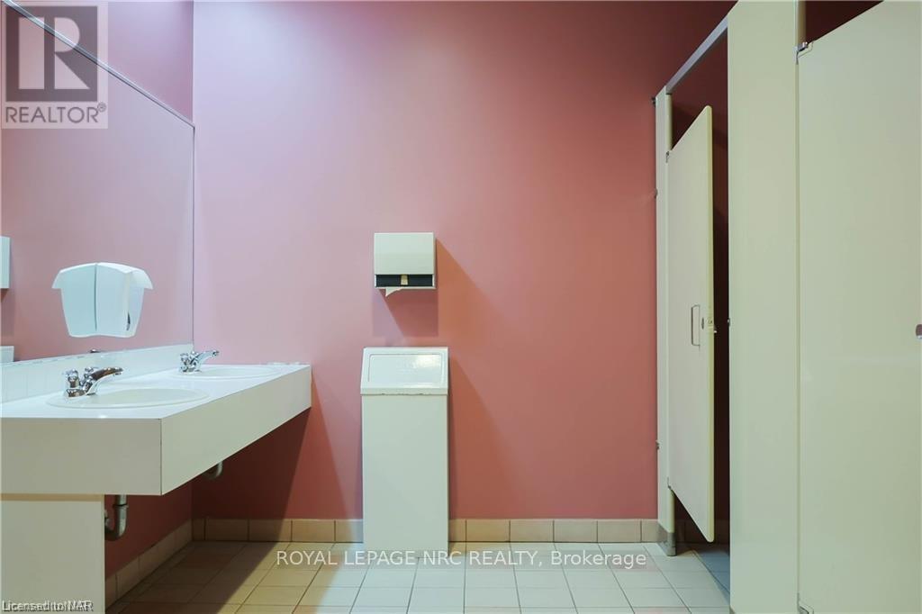 214 - 8111 Forest Glen Drive, Niagara Falls, Ontario  L2H 2Y7 - Photo 9 - X12996362