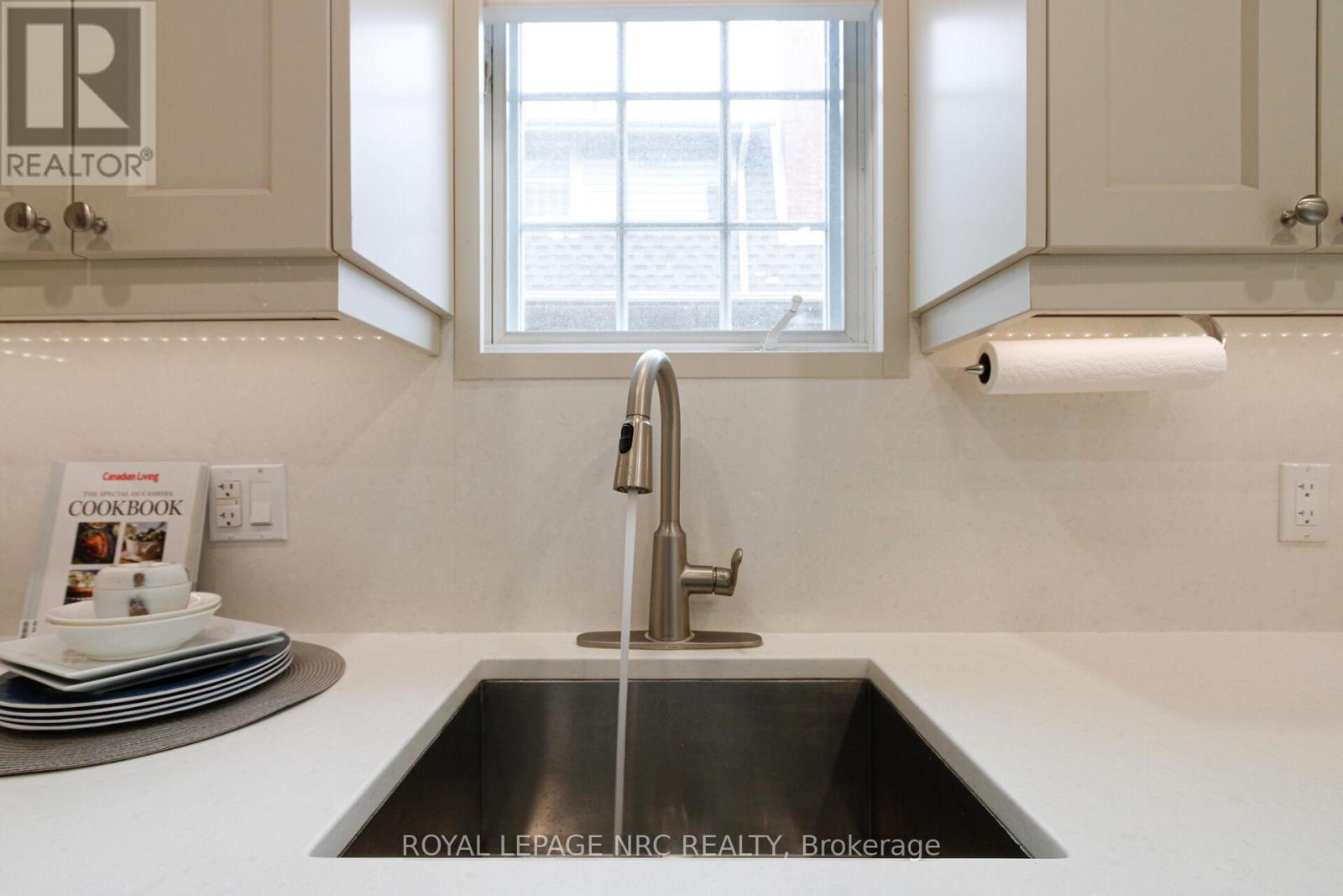 15 South Drive, St. Catharines, Ontario  L2R 4T9 - Photo 10 - X12996398