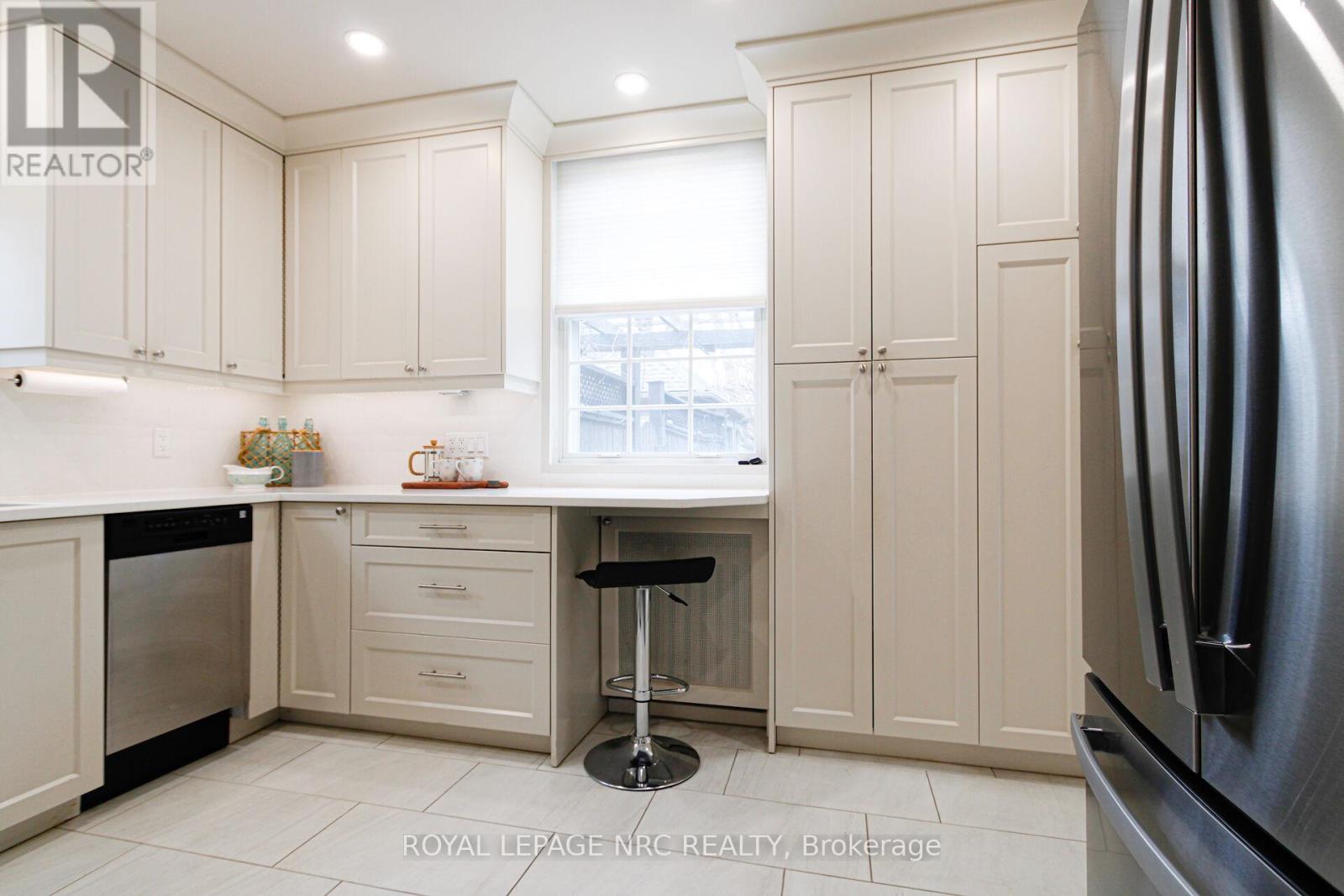 15 South Drive, St. Catharines, Ontario  L2R 4T9 - Photo 12 - X12996398