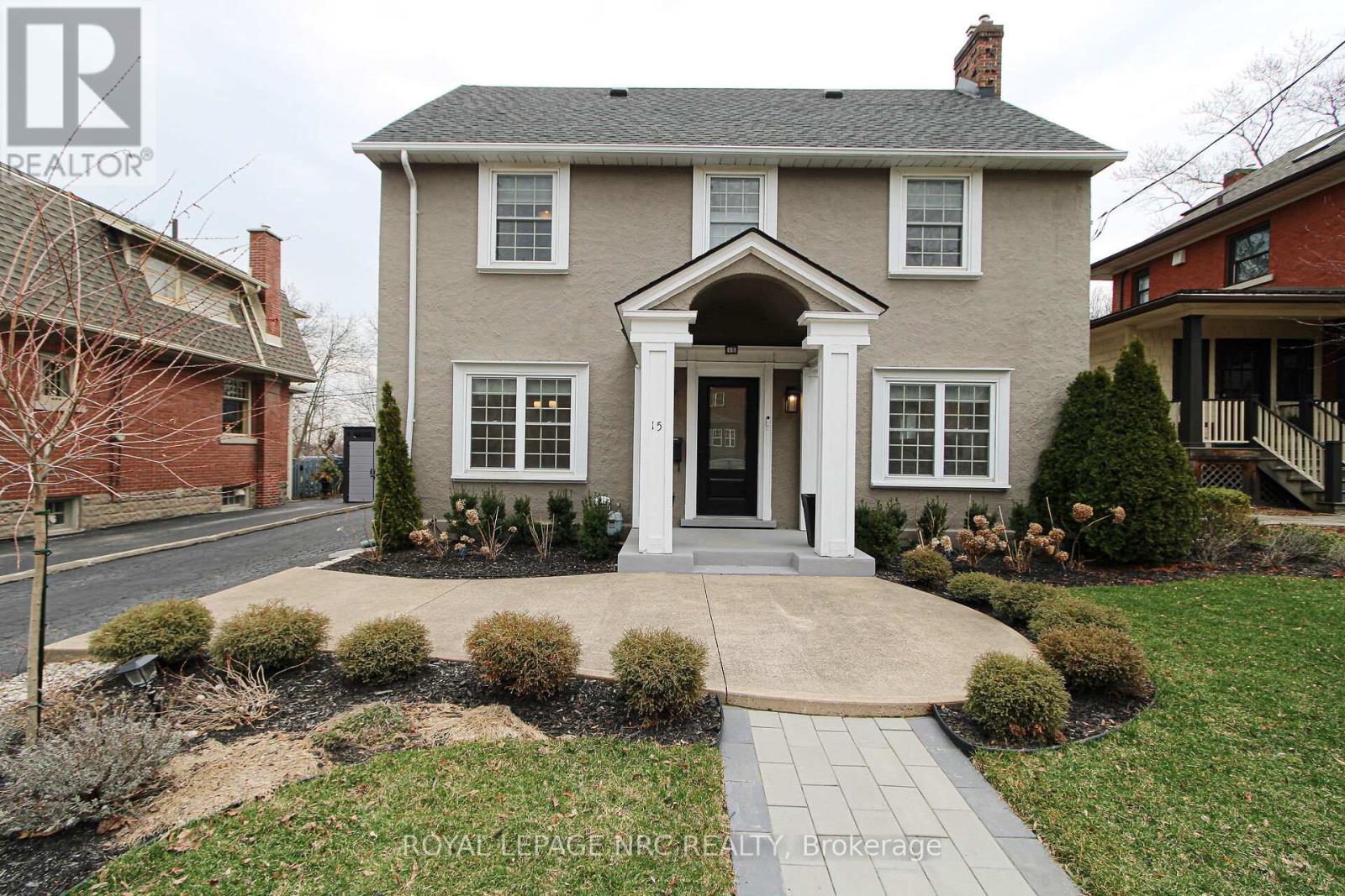 15 South Drive, St. Catharines, Ontario  L2R 4T9 - Photo 2 - X12996398