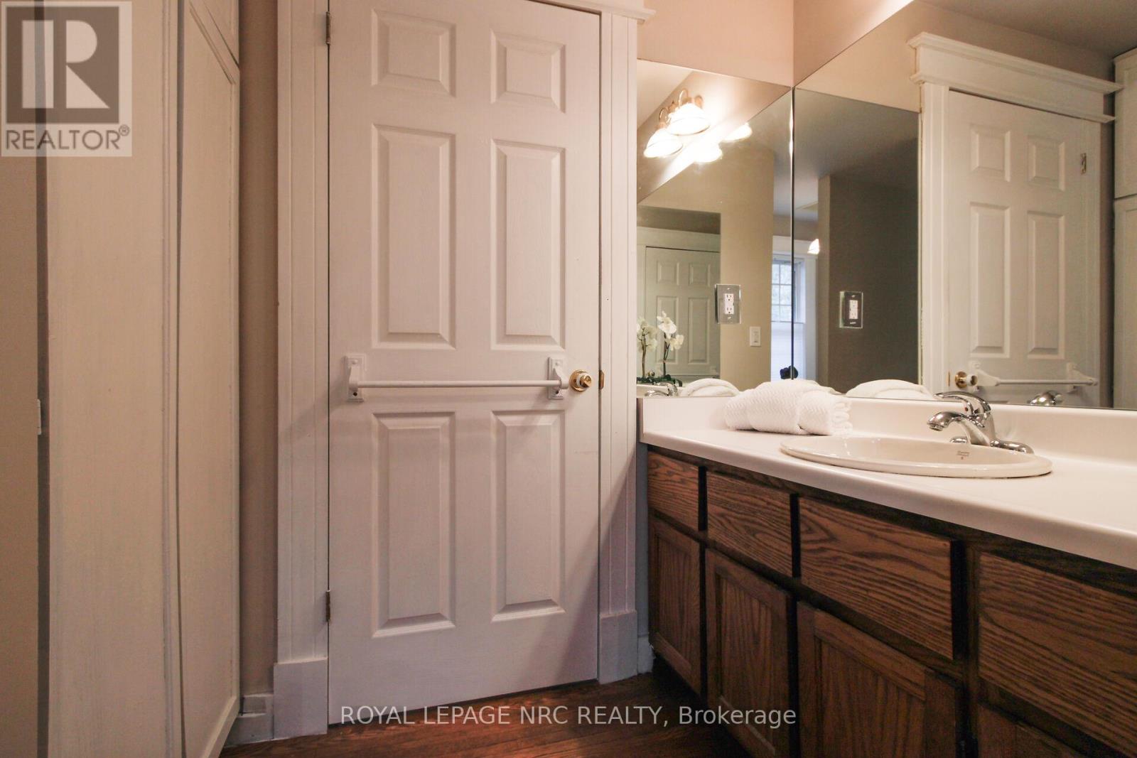 15 South Drive, St. Catharines, Ontario  L2R 4T9 - Photo 24 - X12996398