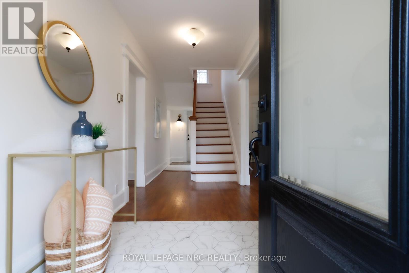 15 South Drive, St. Catharines, Ontario  L2R 4T9 - Photo 3 - X12996398