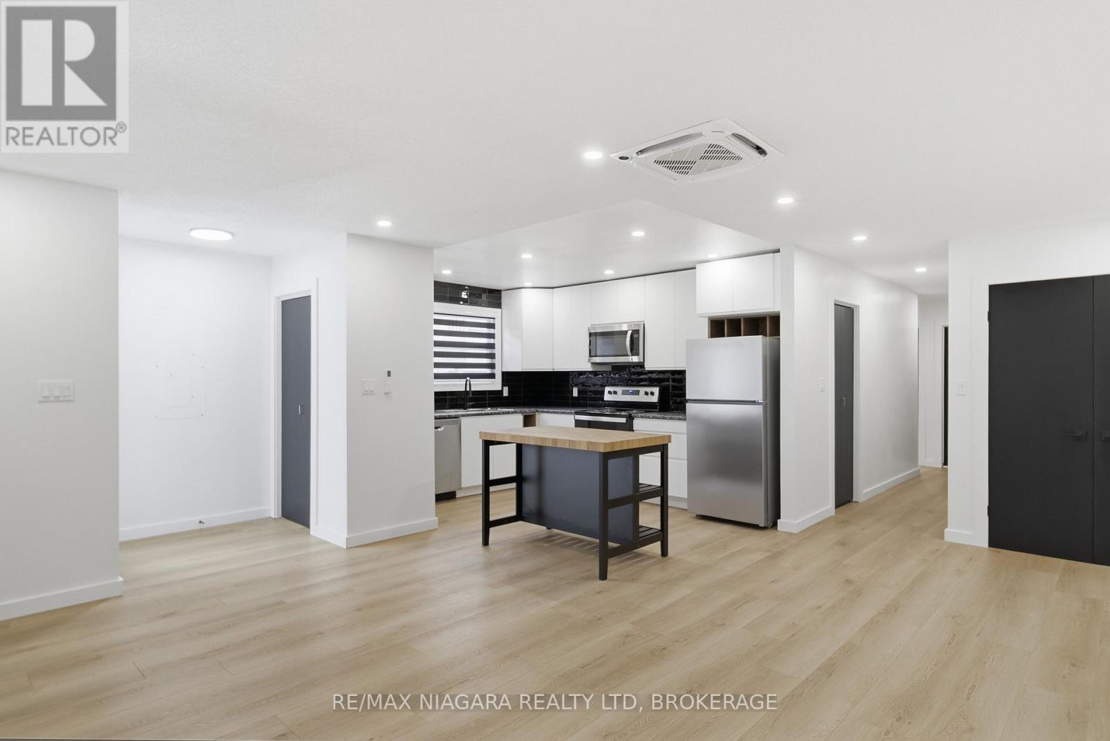 Main Unit 1 - 1361 Station Street, Pelham, Ontario  L0S 1E3 - Photo 2 - X12996414