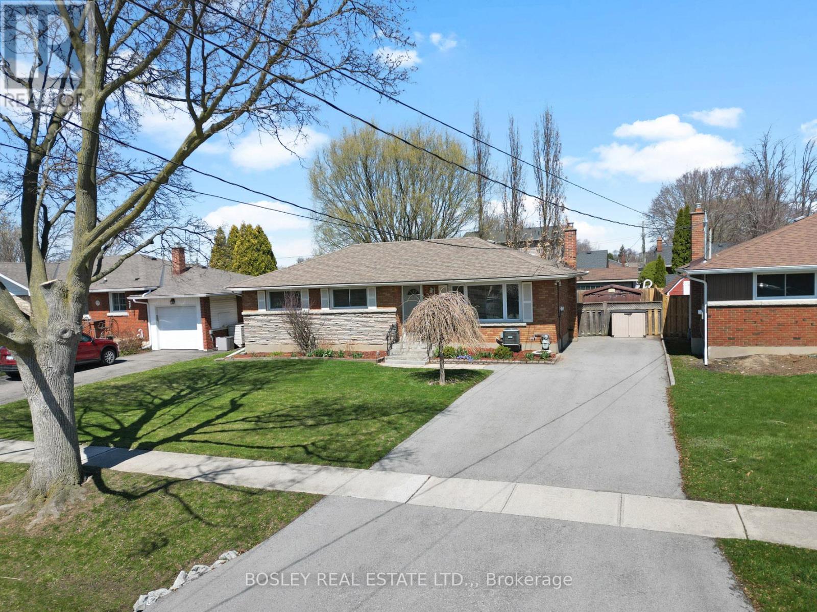 21 Grosvenor Street, St. Catharines, Ontario  L2M 3E1 - Photo 1 - X12996418