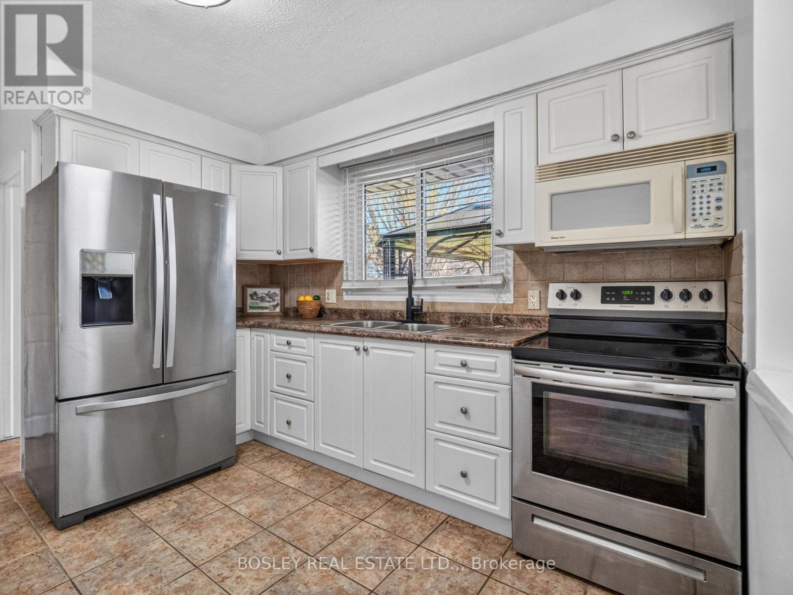 21 Grosvenor Street, St. Catharines, Ontario  L2M 3E1 - Photo 10 - X12996418