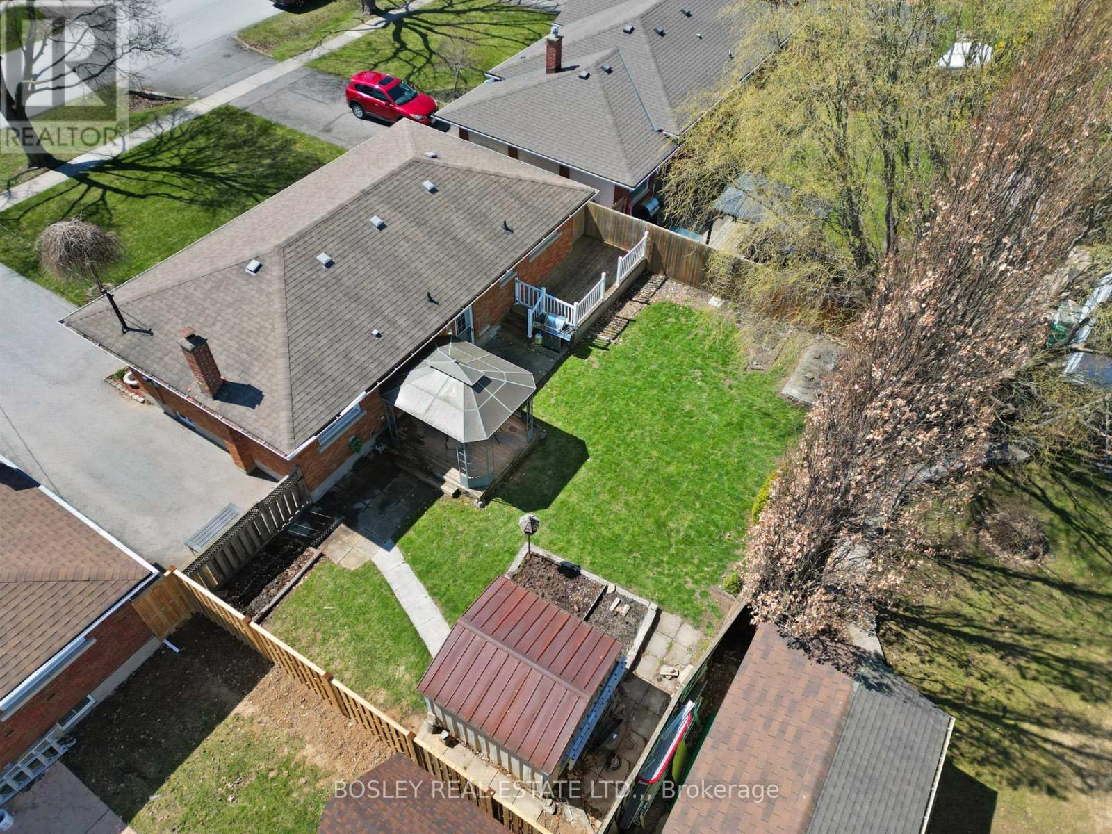 21 Grosvenor Street, St. Catharines, Ontario  L2M 3E1 - Photo 2 - X12996418