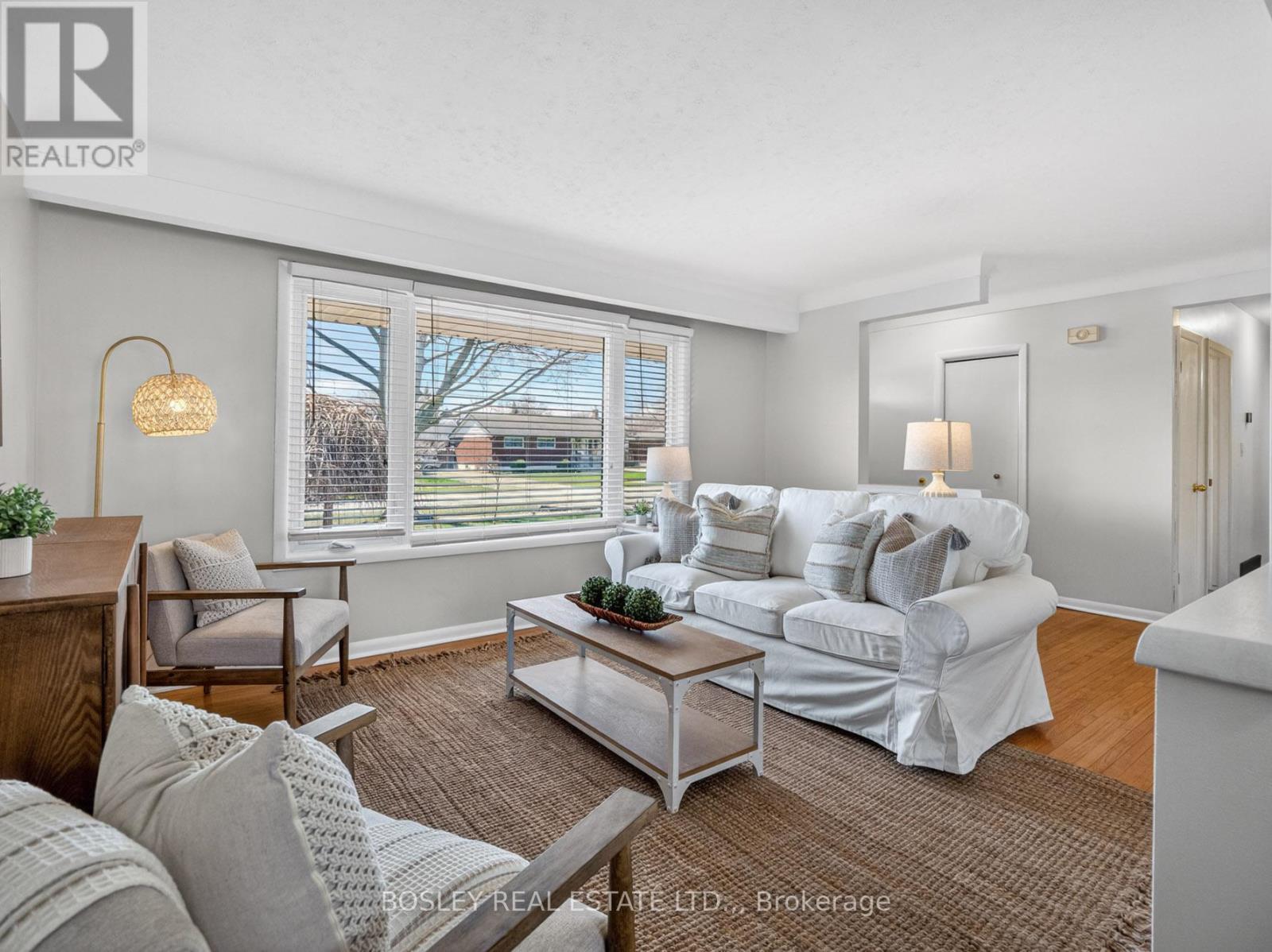 21 Grosvenor Street, St. Catharines, Ontario  L2M 3E1 - Photo 3 - X12996418