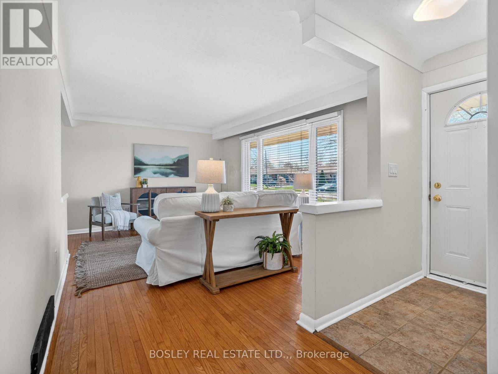 21 Grosvenor Street, St. Catharines, Ontario  L2M 3E1 - Photo 4 - X12996418