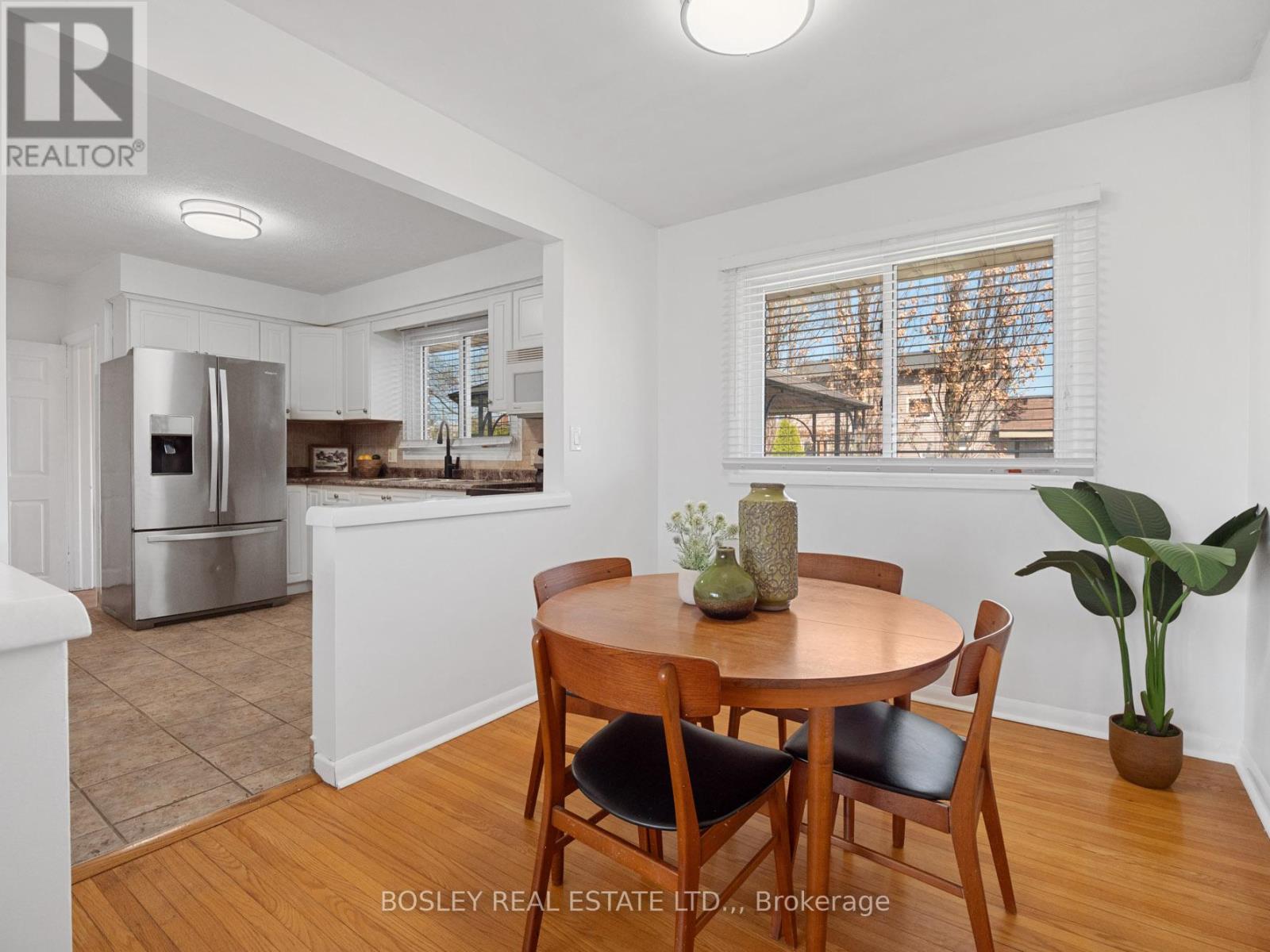 21 Grosvenor Street, St. Catharines, Ontario  L2M 3E1 - Photo 7 - X12996418