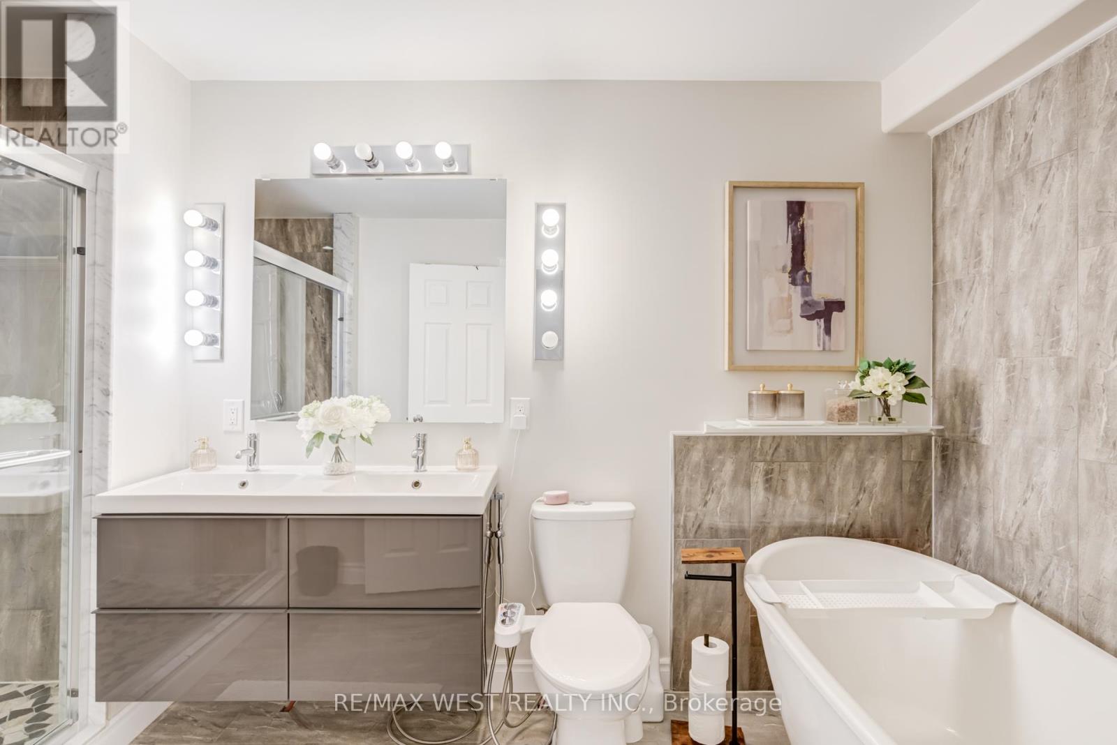 890 Wayne Drive, Newmarket, Ontario  L3Y 5T7 - Photo 24 - N12985360