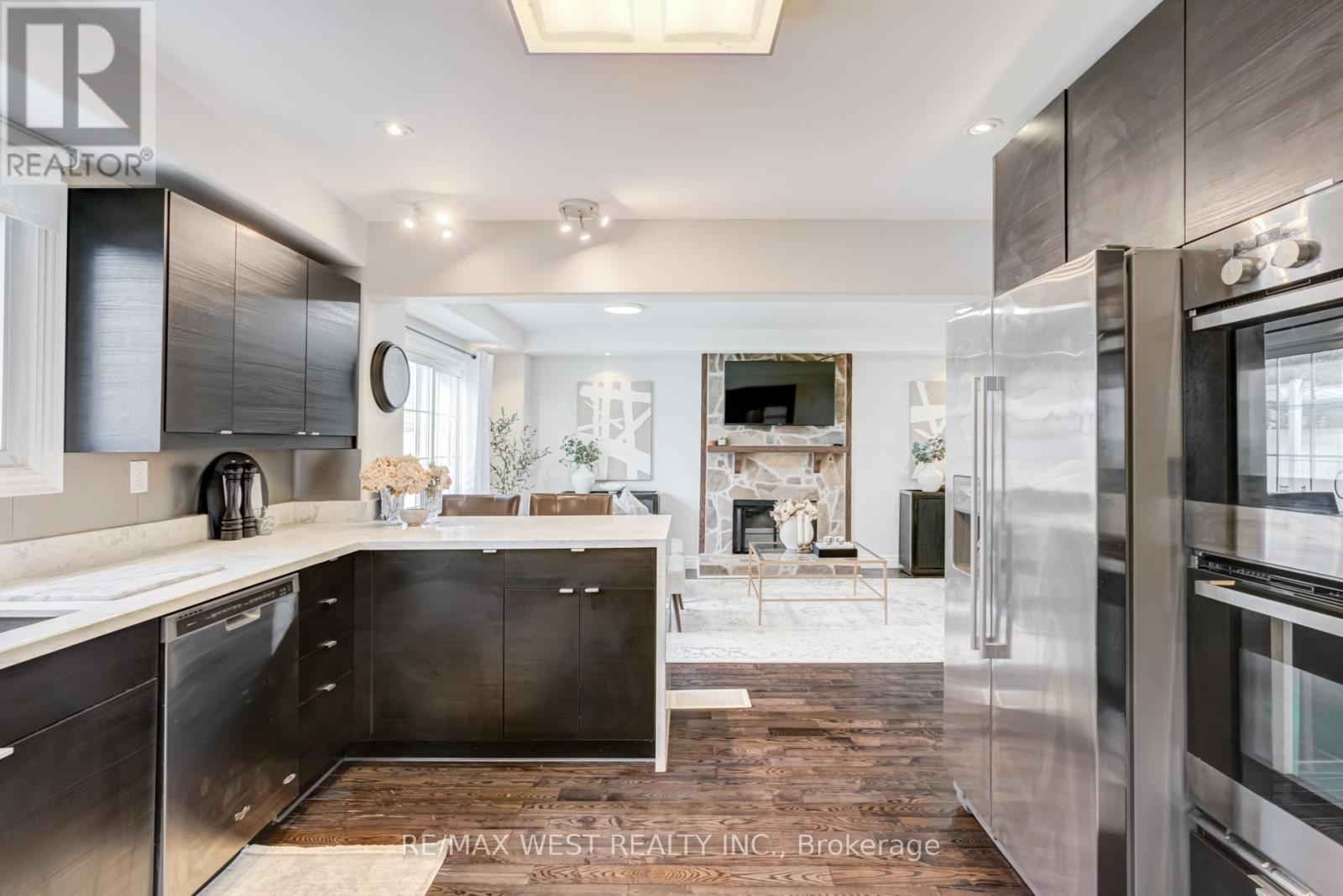 890 Wayne Drive, Newmarket, Ontario  L3Y 5T7 - Photo 13 - N12985360