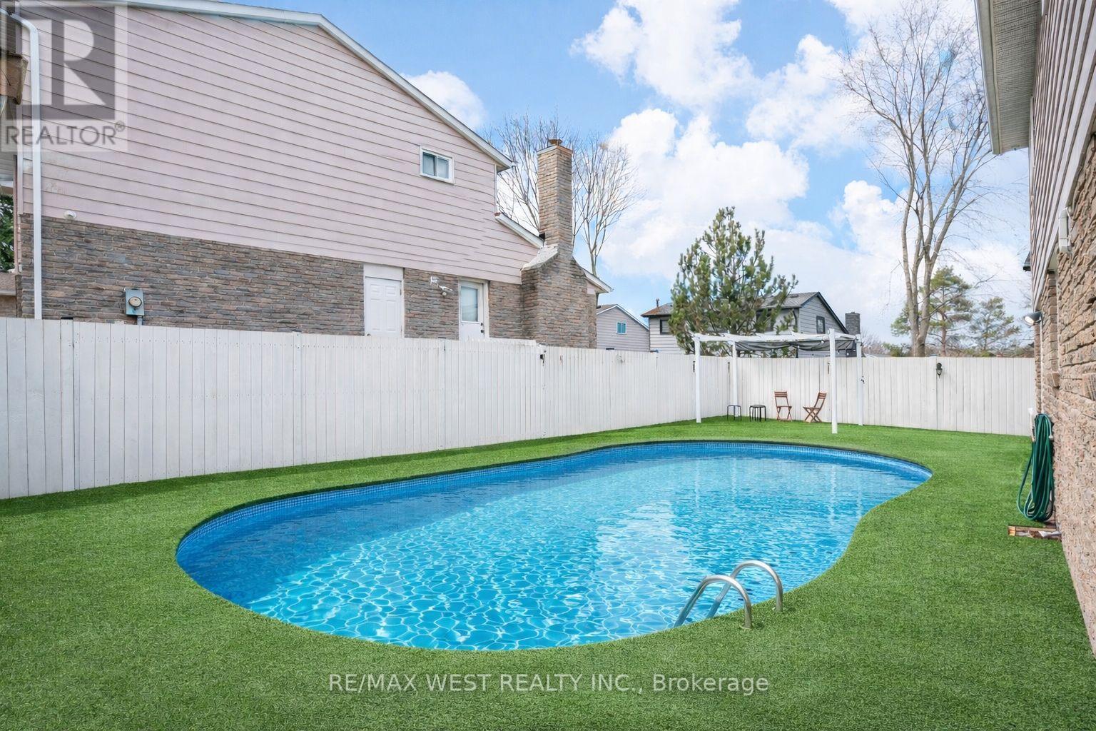 890 Wayne Drive, Newmarket, Ontario  L3Y 5T7 - Photo 35 - N12985360