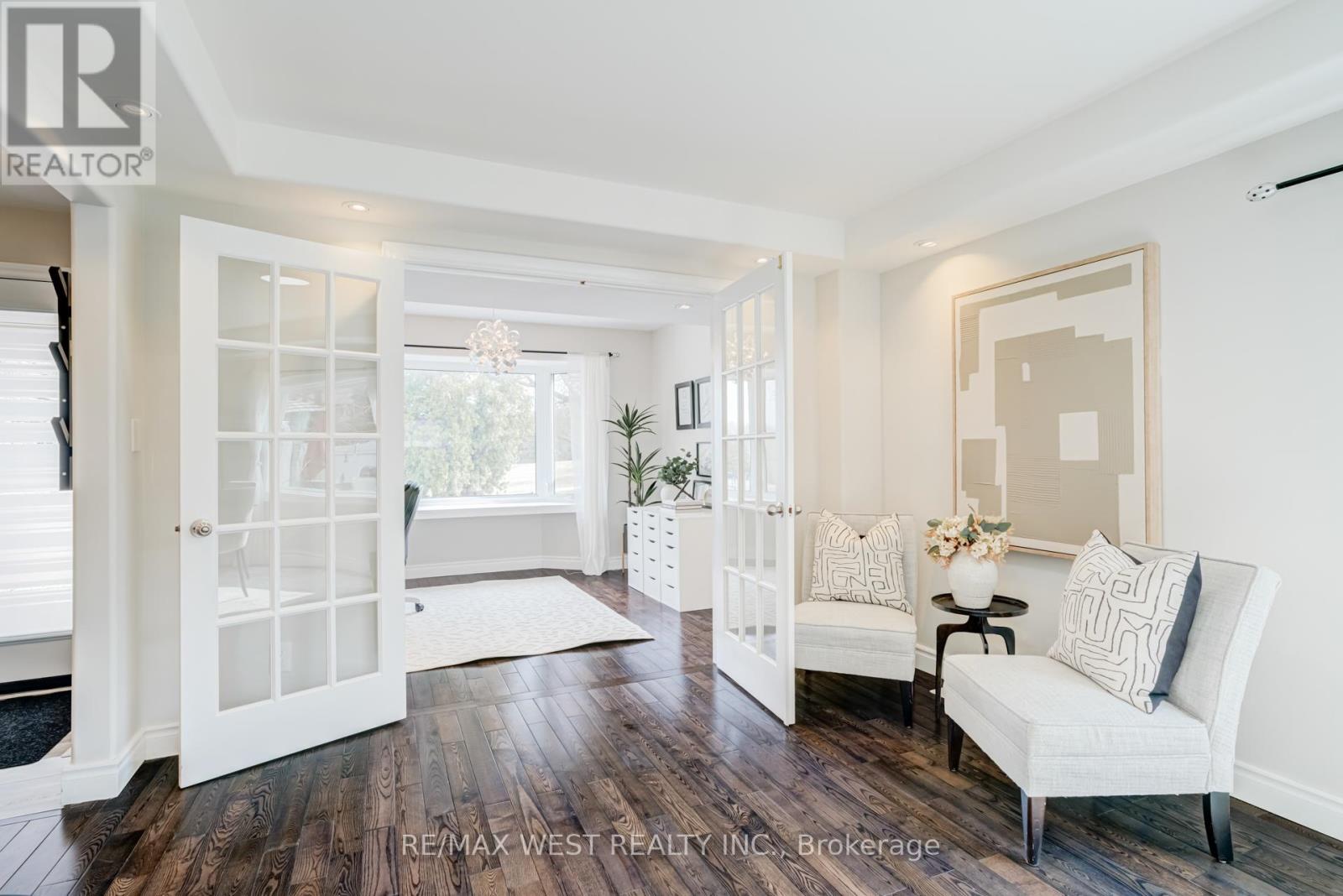 890 Wayne Drive, Newmarket, Ontario  L3Y 5T7 - Photo 7 - N12985360