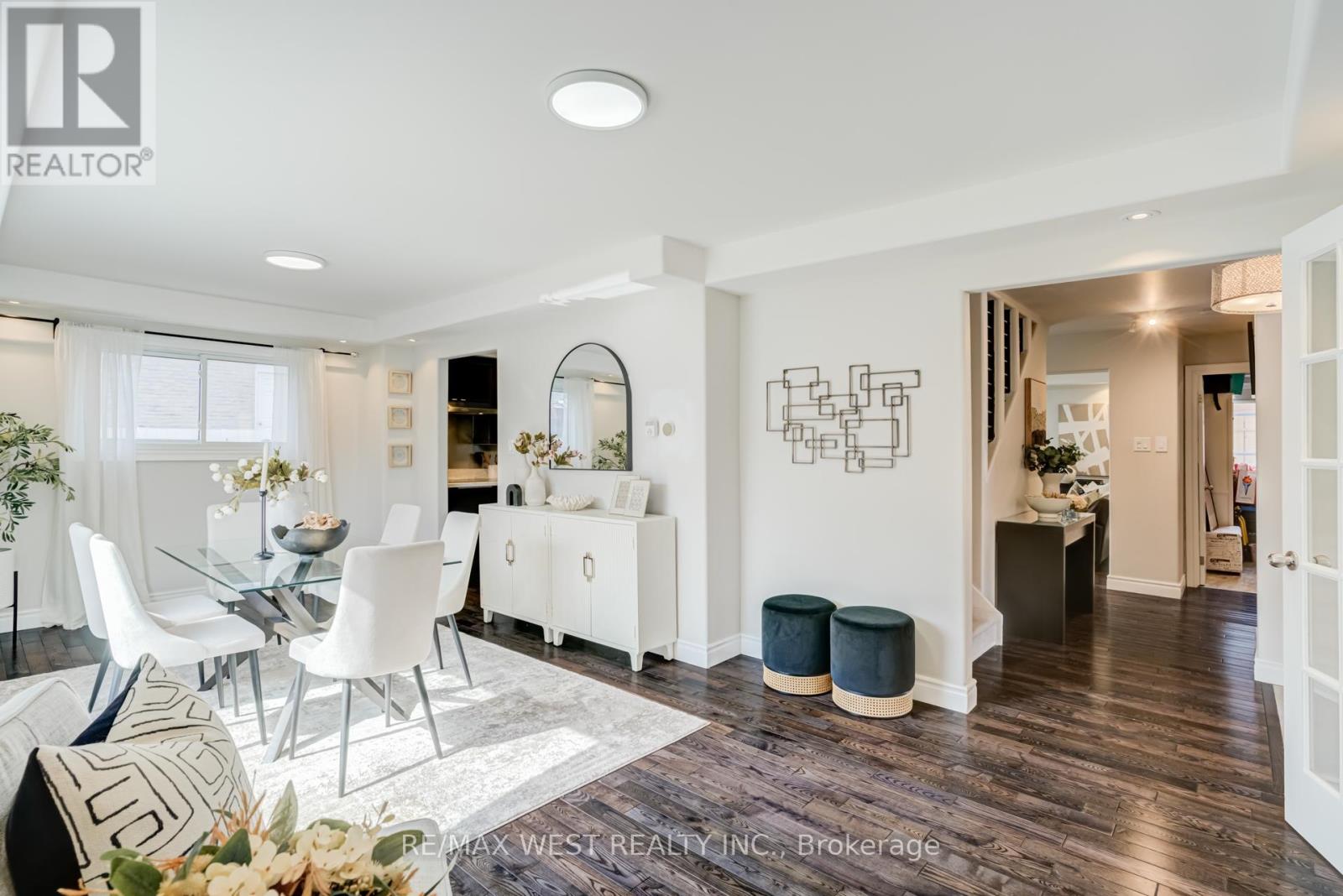 890 Wayne Drive, Newmarket, Ontario  L3Y 5T7 - Photo 6 - N12985360