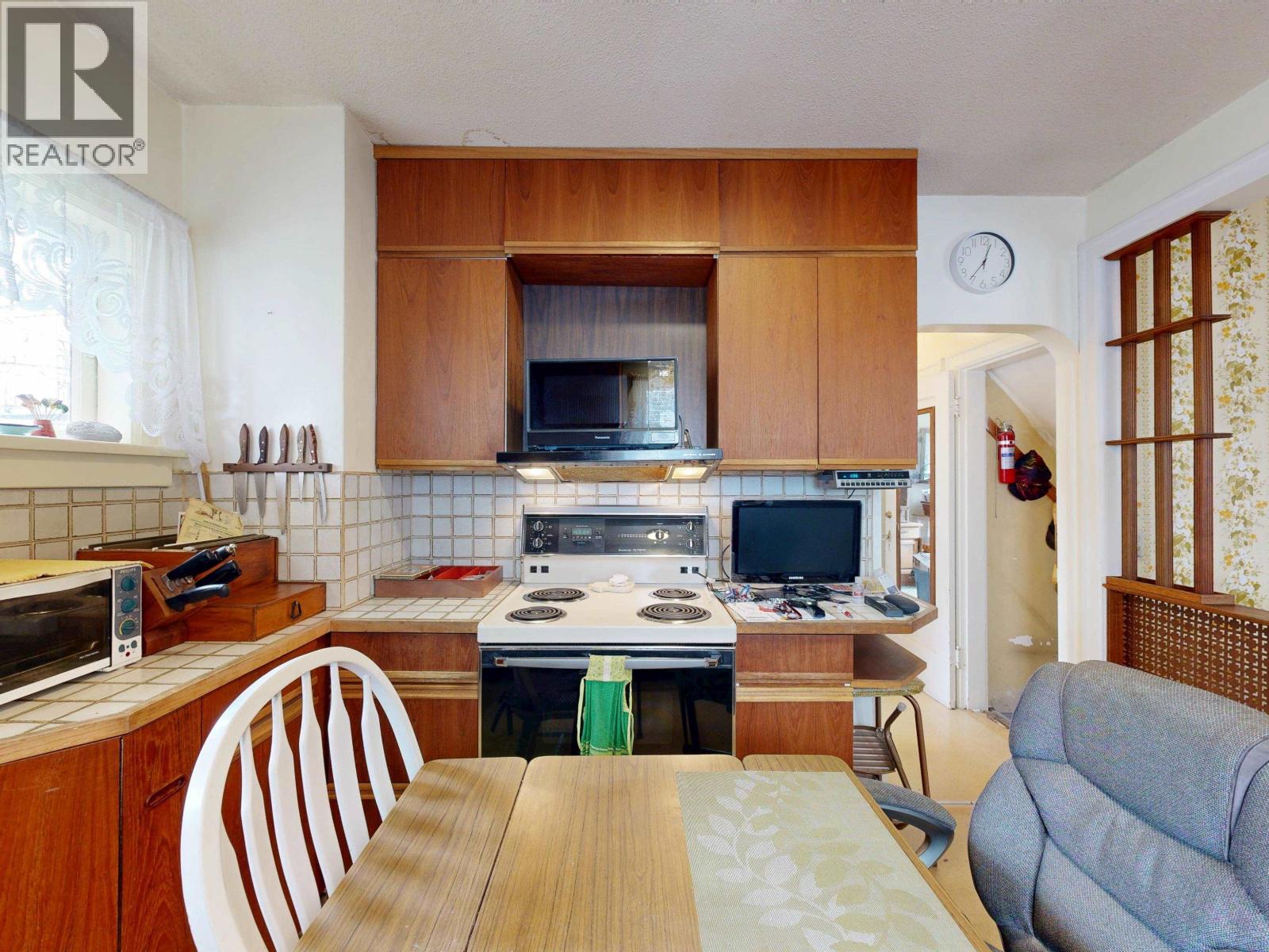 3624 Cambridge Street, Vancouver, British Columbia V5K 1M6 - Photo 7 - R3111085