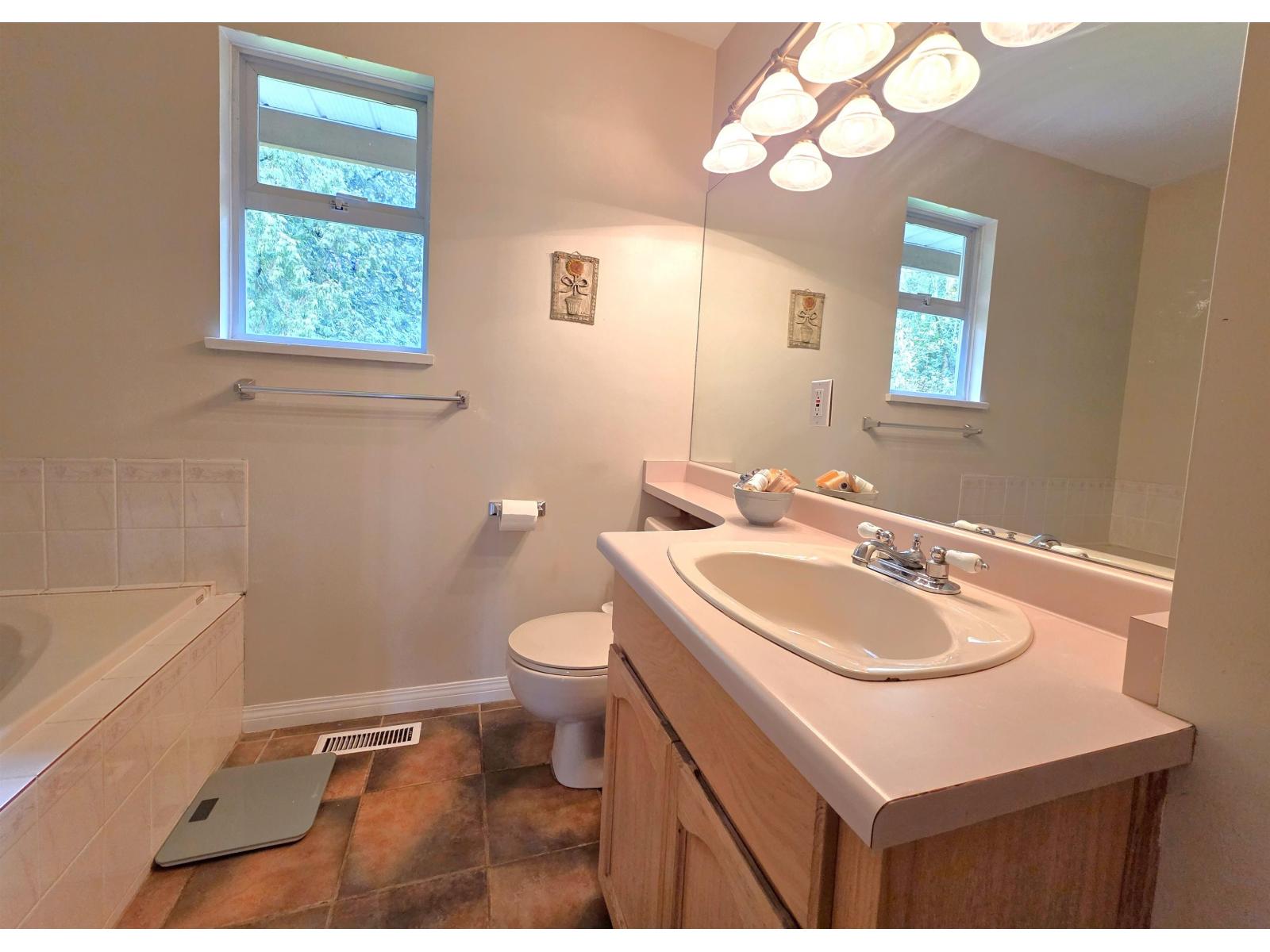 8412 213th Street, Langley, British Columbia  V1M 2J1 - Photo 18 - R3111080