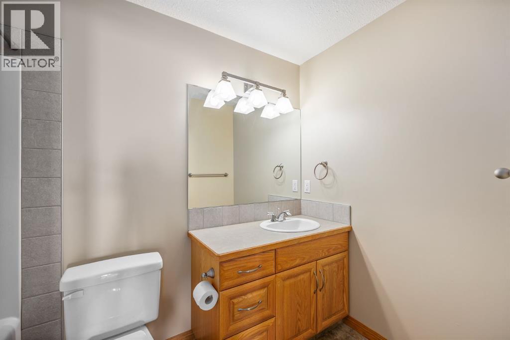 20 Hillcrest Boulevard, Strathmore, Alberta  T1P 1X1 - Photo 35 - A2298675