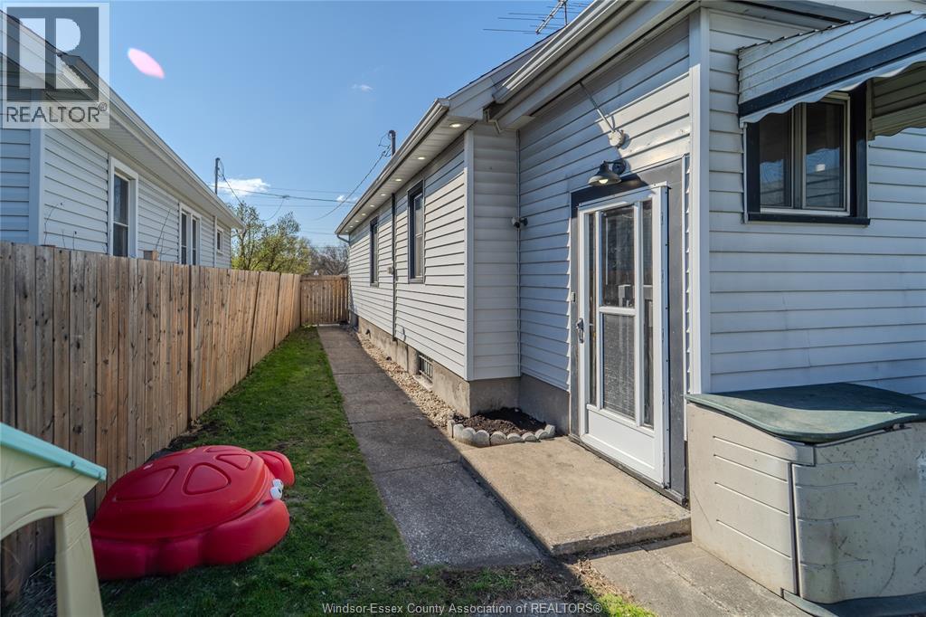 1594 Tecumseh Road West, Windsor, Ontario N9B 1T8 - Photo 33 - 26008051