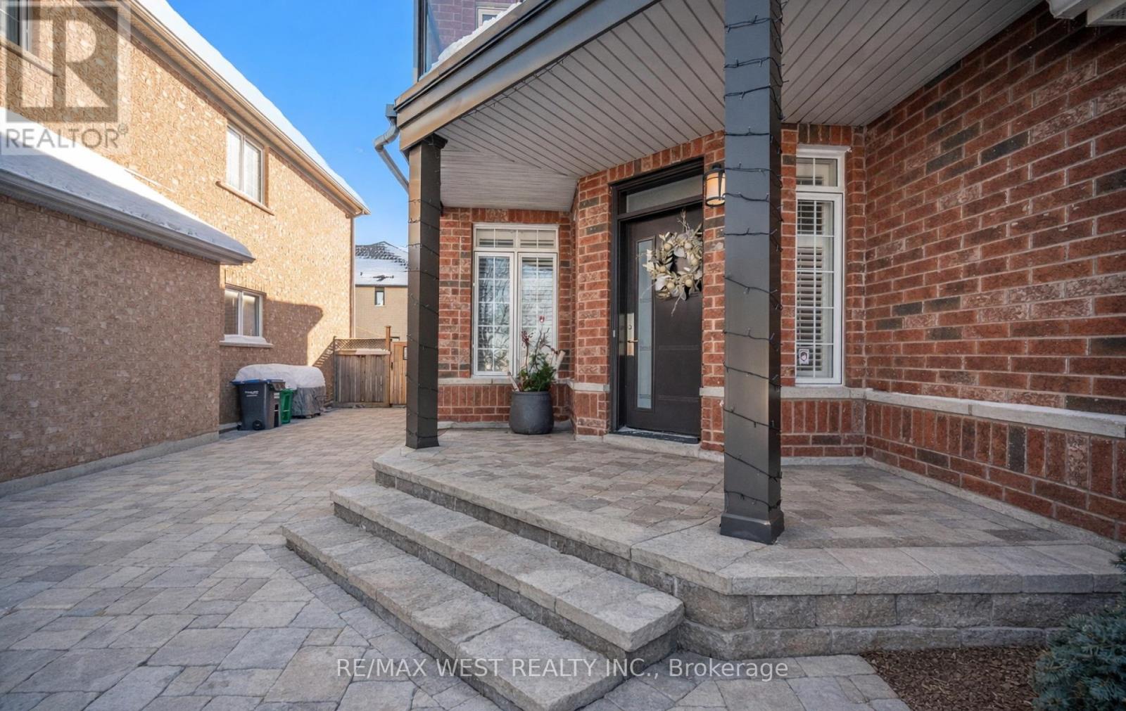 3374 Artesian Drive, Mississauga, Ontario  L5M 7J9 - Photo 2 - W12965196