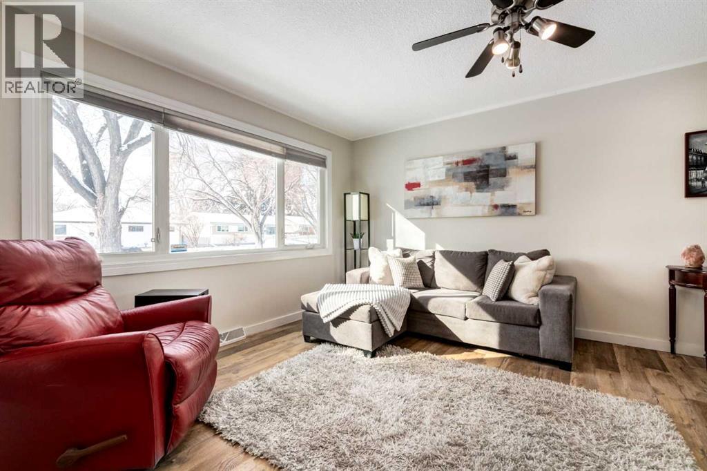 332 Avonburn Road SE, Calgary, Alberta  T2H 1N8 - Photo 5 - A2298574