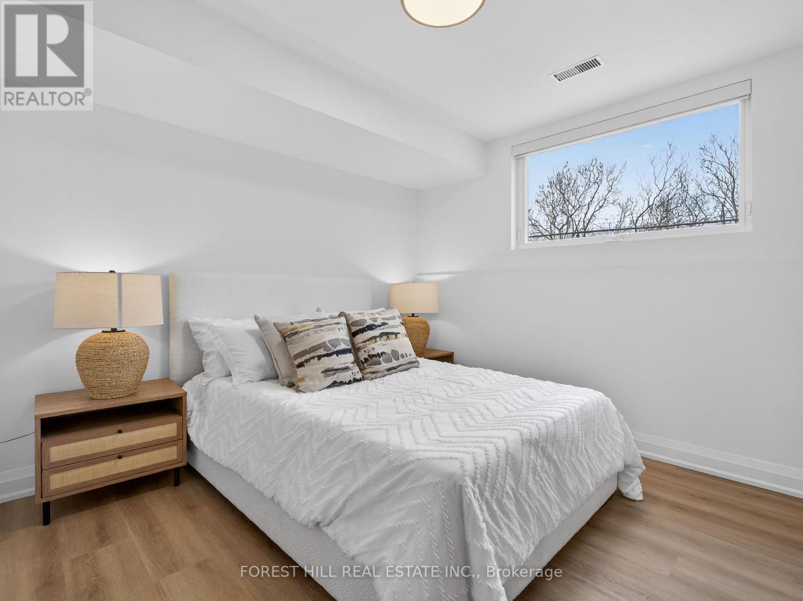 B - 5 Hopperton Drive, Toronto, Ontario  M2L 2S5 - Photo 5 - C12996352