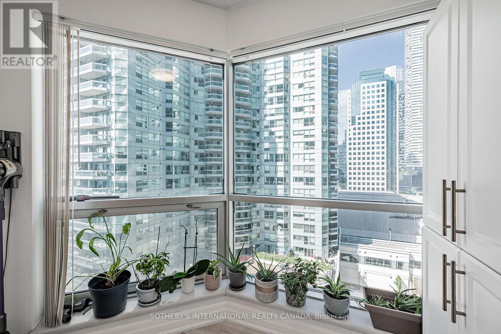 1012 - 10 Yonge Street, Toronto, Ontario  M5E 1R4 - Photo 11 - C12996436