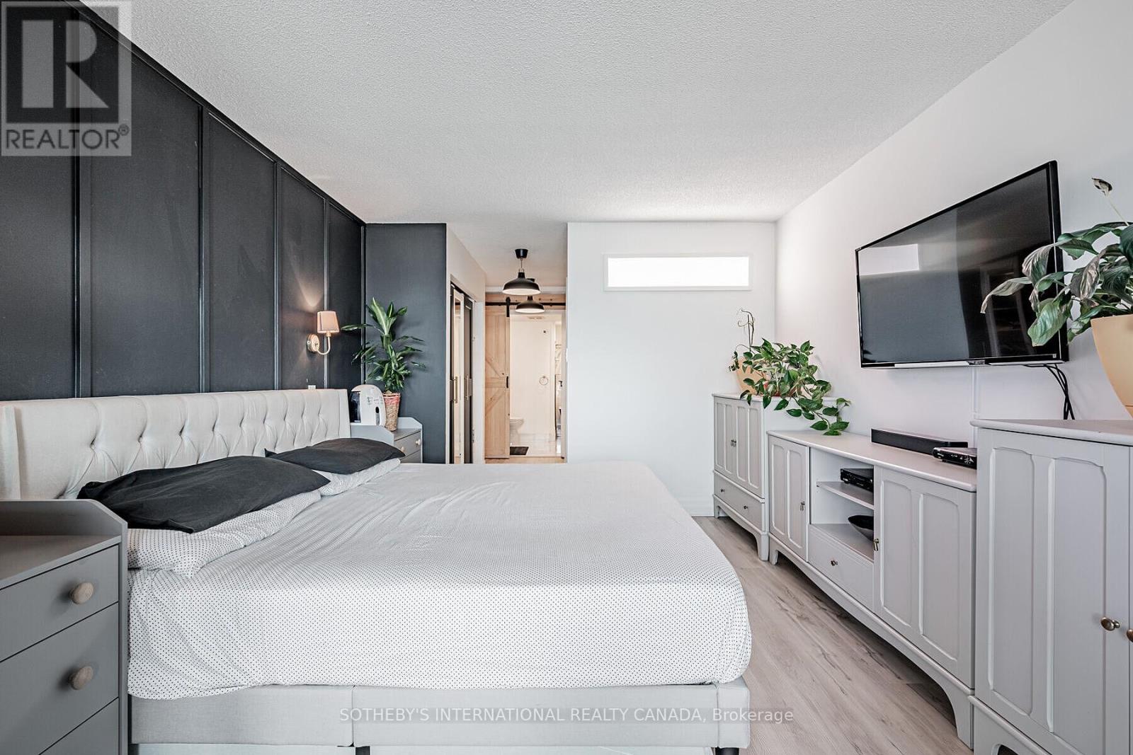 1012 - 10 Yonge Street, Toronto, Ontario  M5E 1R4 - Photo 13 - C12996436