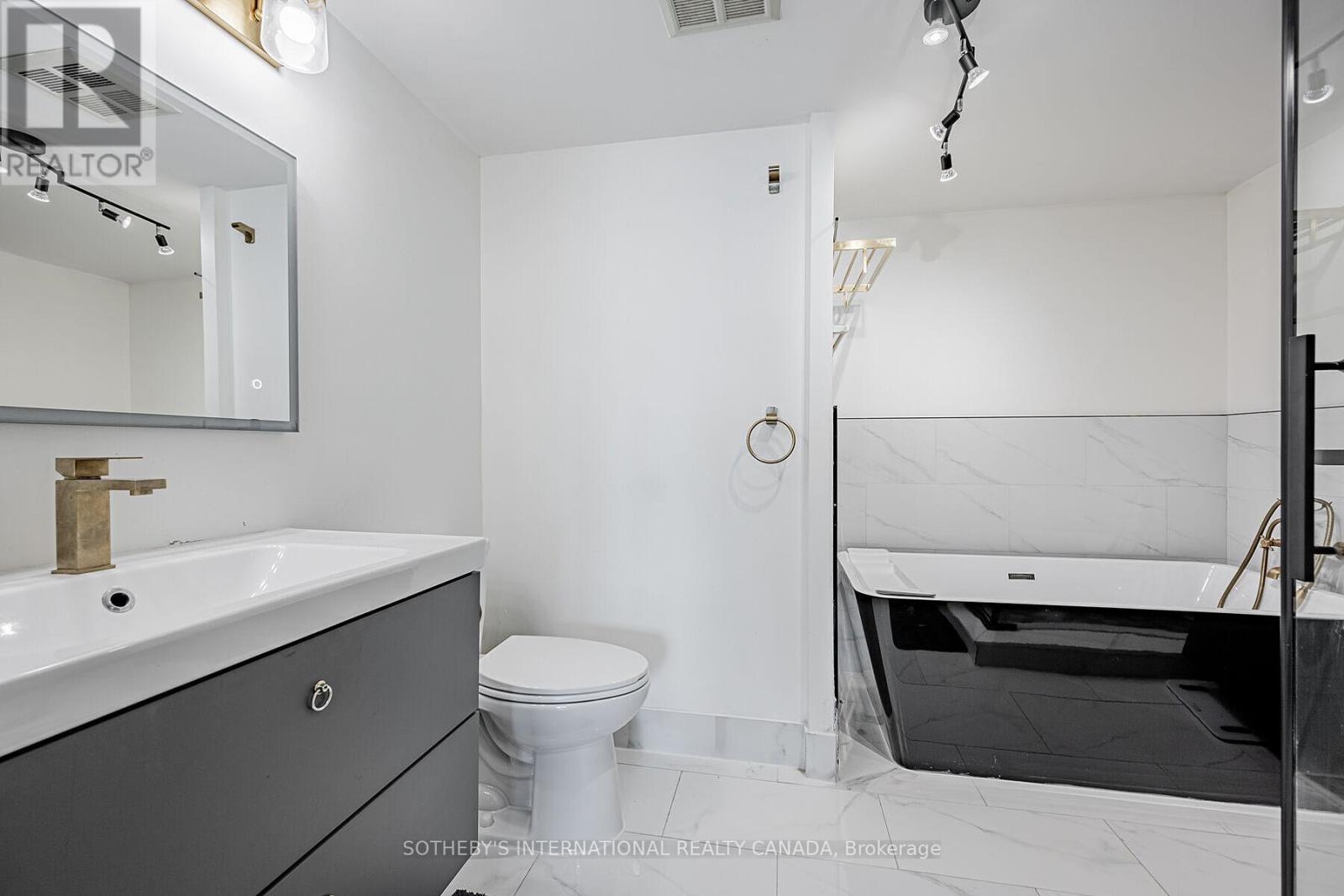 1012 - 10 Yonge Street, Toronto, Ontario  M5E 1R4 - Photo 17 - C12996436