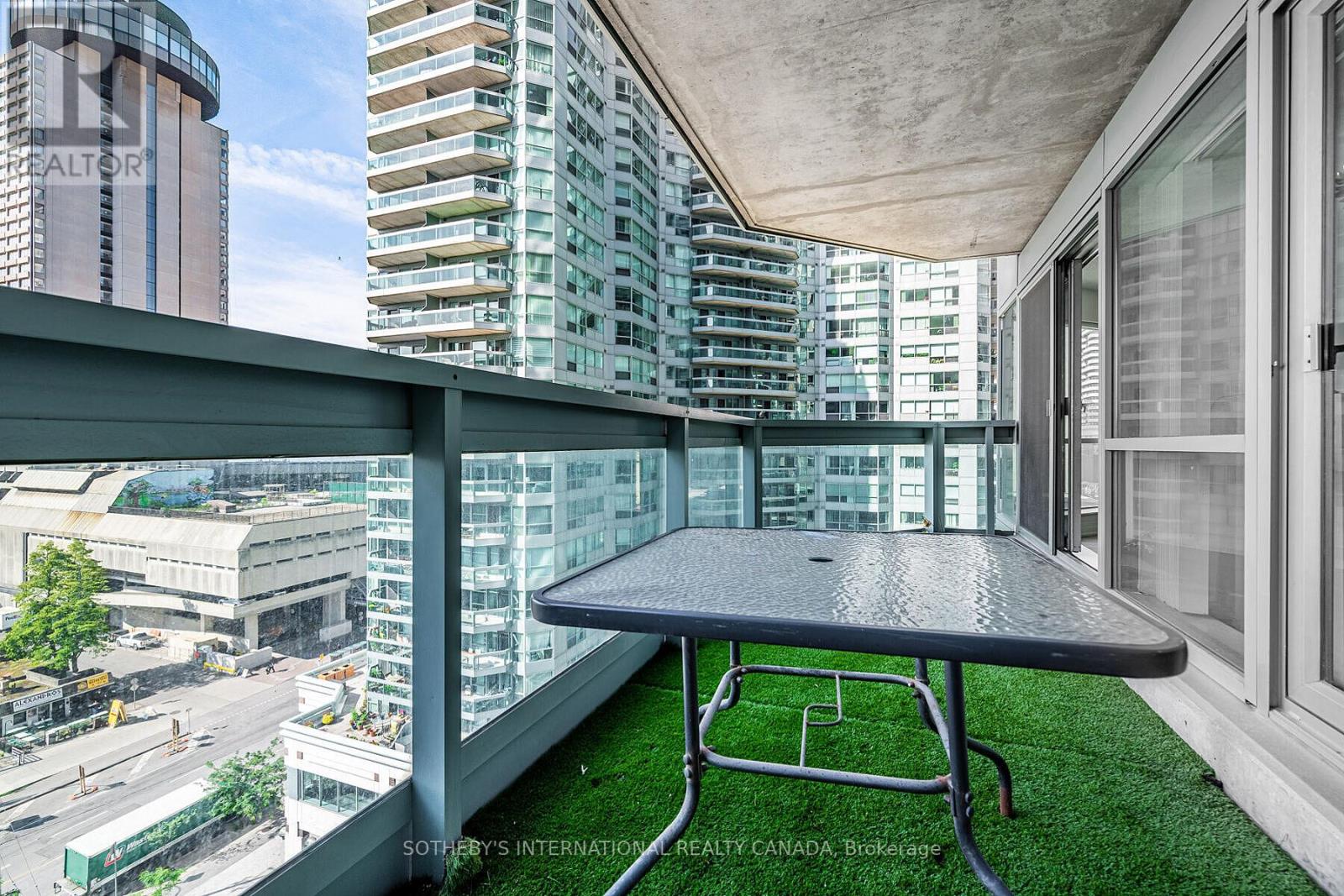 1012 - 10 Yonge Street, Toronto, Ontario  M5E 1R4 - Photo 28 - C12996436