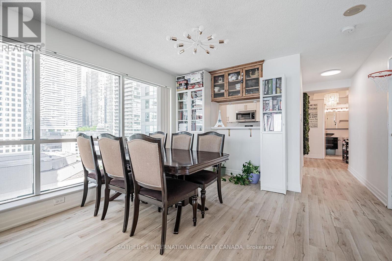 1012 - 10 Yonge Street, Toronto, Ontario  M5E 1R4 - Photo 6 - C12996436