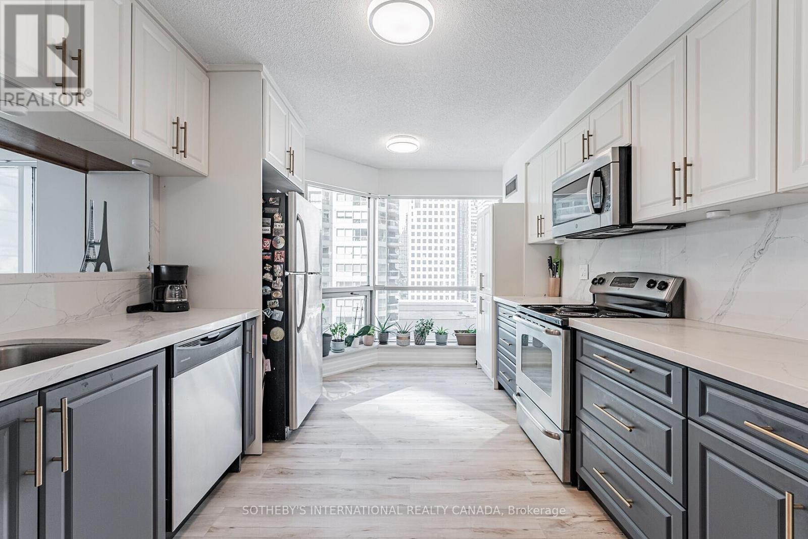 1012 - 10 Yonge Street, Toronto, Ontario  M5E 1R4 - Photo 9 - C12996436