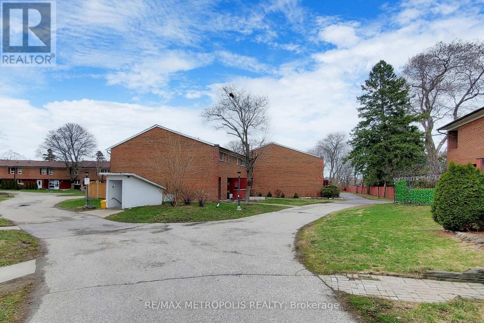 25 - 1021 Midland Avenue, Toronto, Ontario  M1K 4G7 - Photo 47 - E12996346