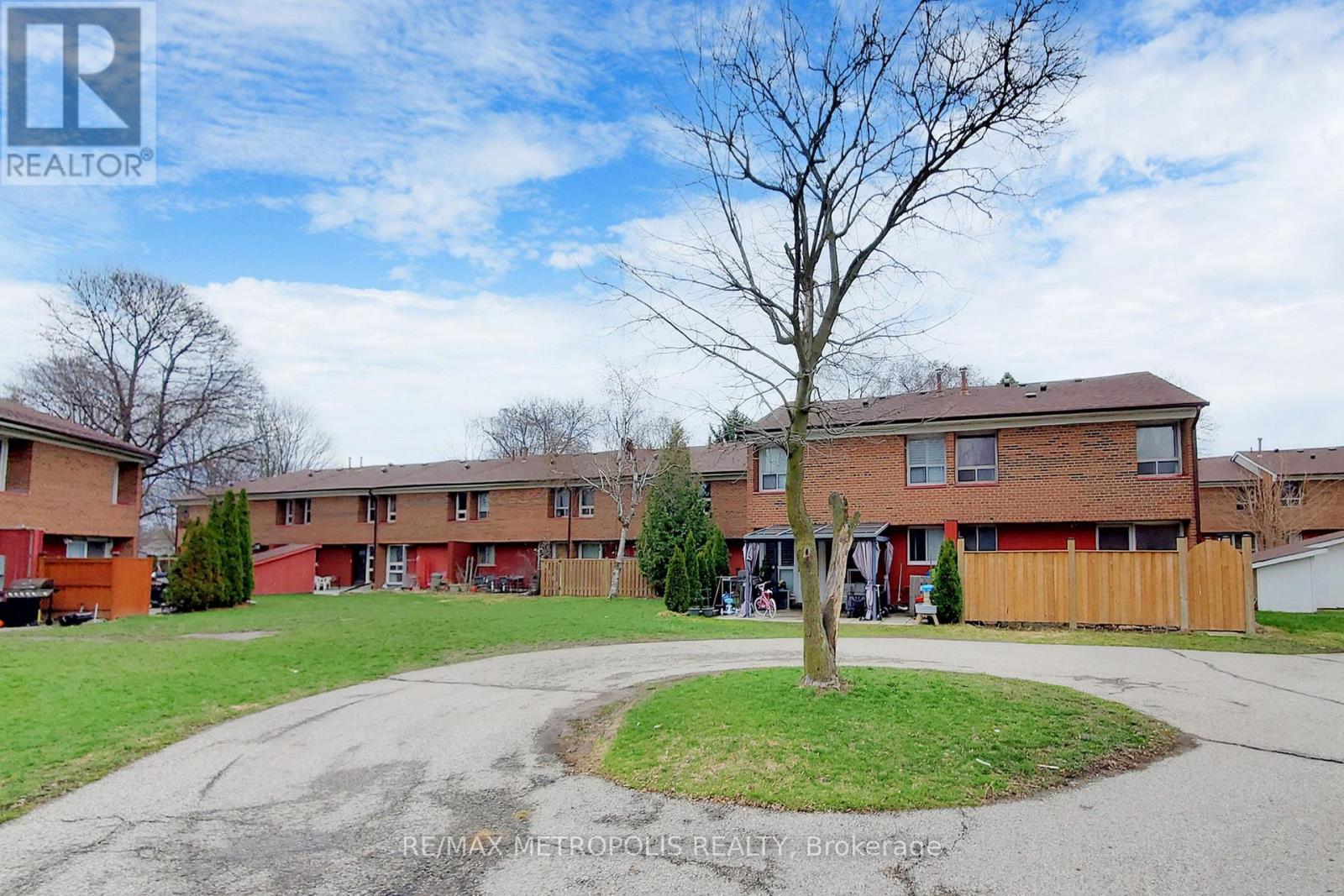 25 - 1021 Midland Avenue, Toronto, Ontario  M1K 4G7 - Photo 49 - E12996346