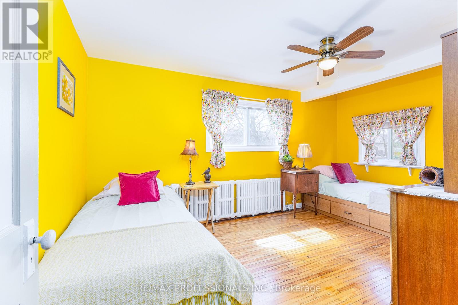 9 Orley Avenue, Toronto, Ontario  M4C 2B8 - Photo 16 - E12996360