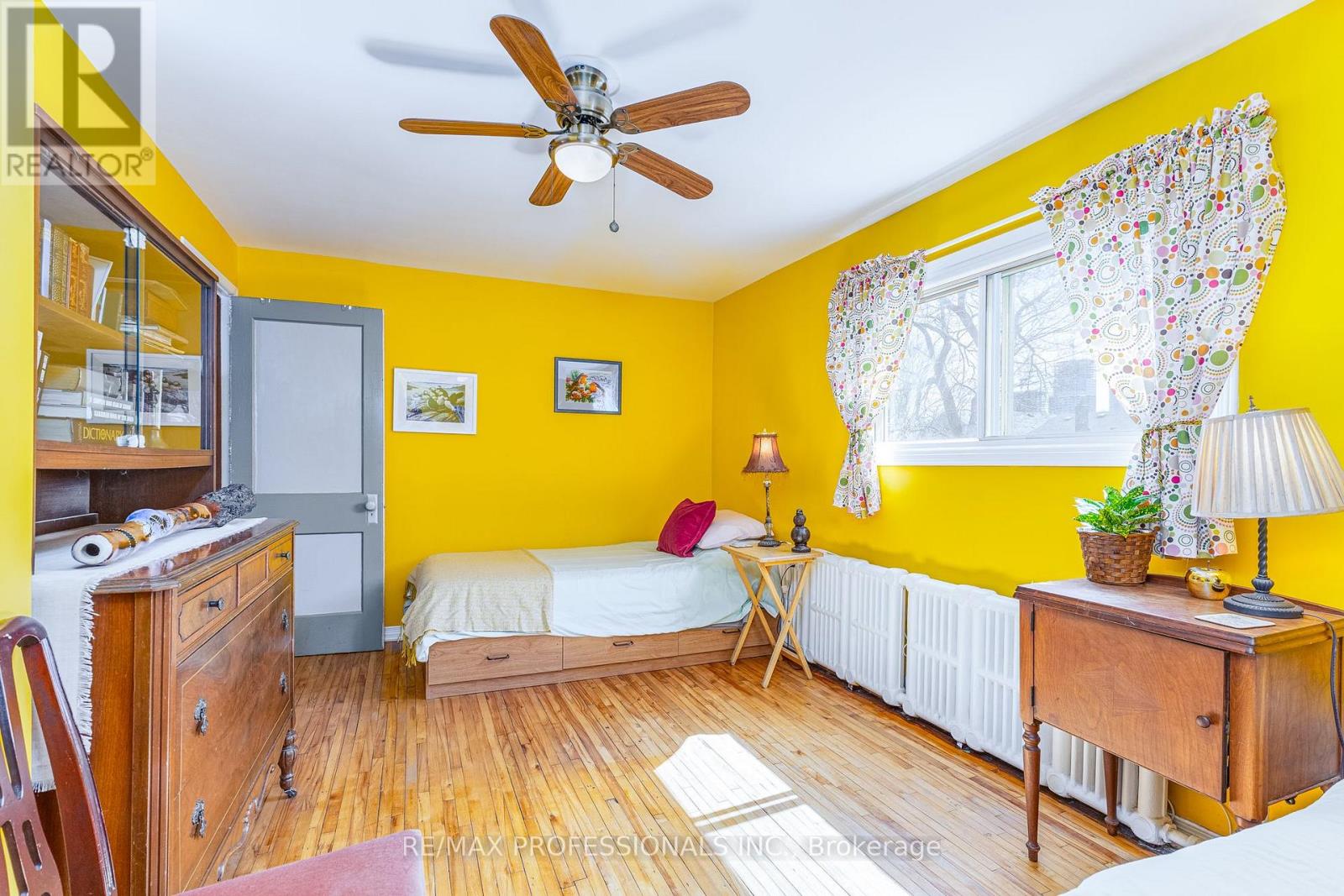 9 Orley Avenue, Toronto, Ontario  M4C 2B8 - Photo 17 - E12996360