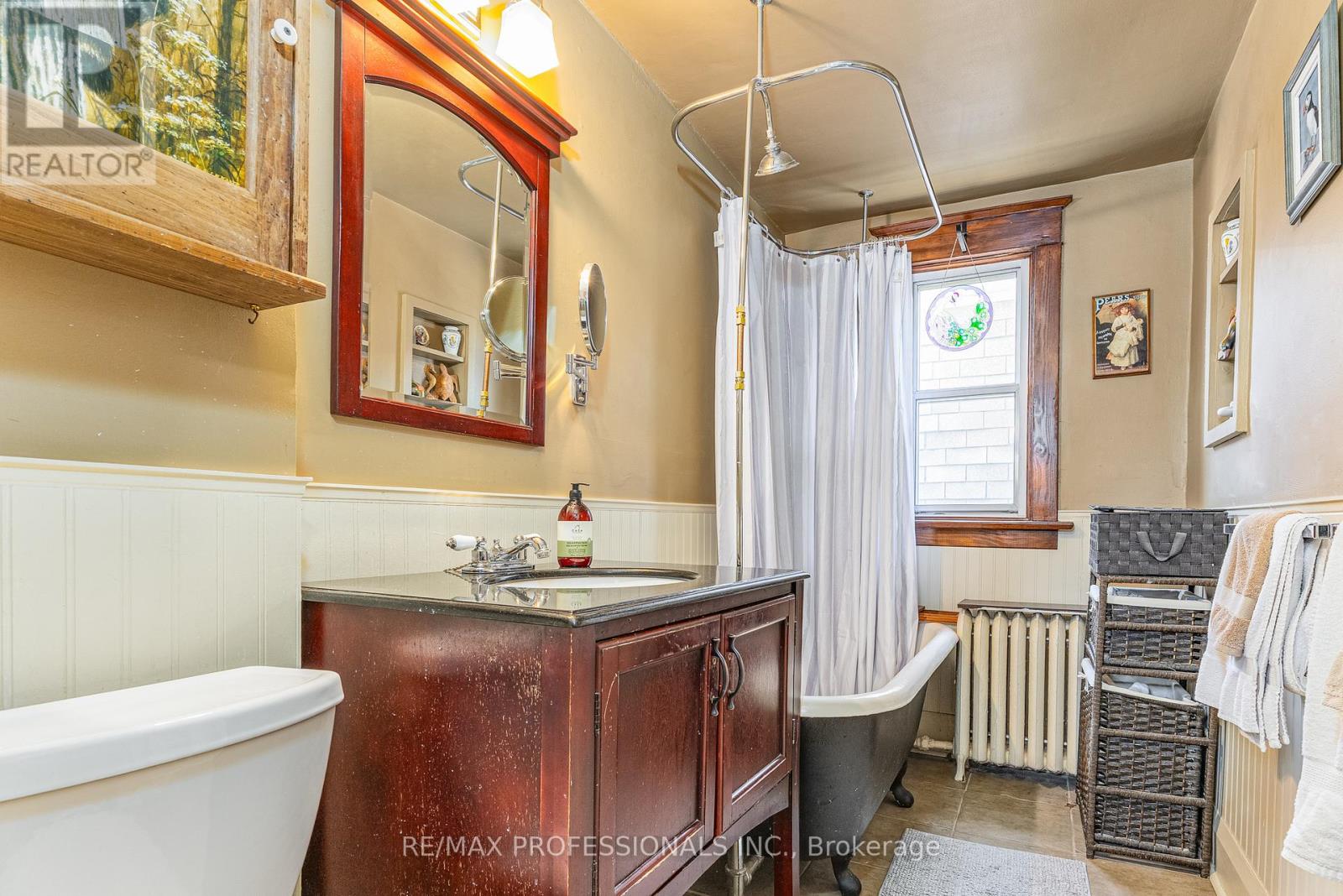 9 Orley Avenue, Toronto, Ontario  M4C 2B8 - Photo 18 - E12996360