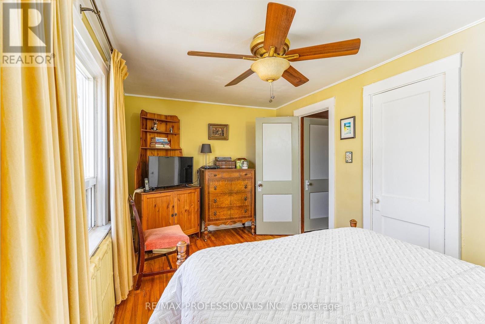 9 Orley Avenue, Toronto, Ontario  M4C 2B8 - Photo 21 - E12996360